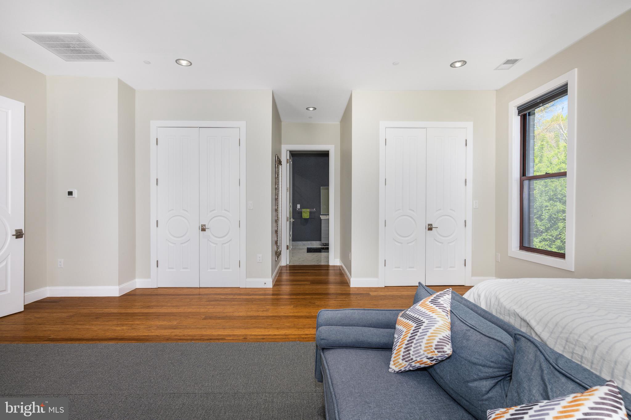 PT ROCKVILLE OUT RES 3 - Residential