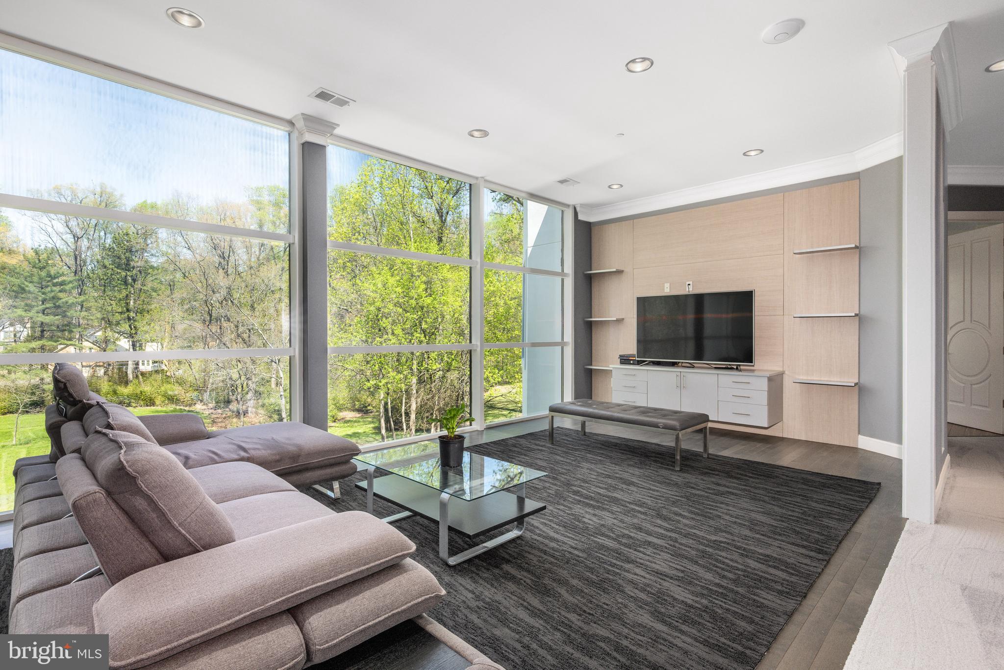 PT ROCKVILLE OUT RES 3 - Residential