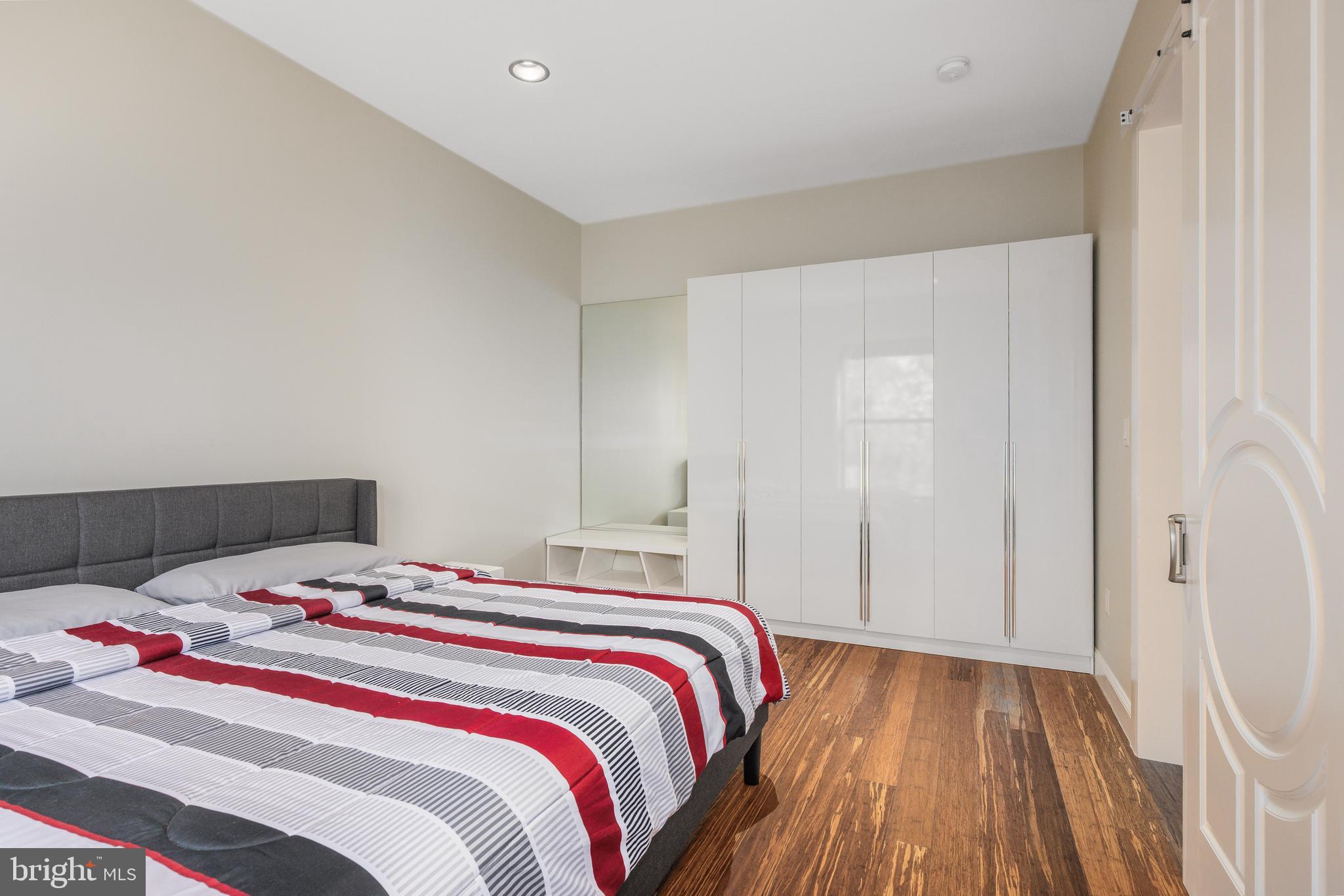 PT ROCKVILLE OUT RES 3 - Residential