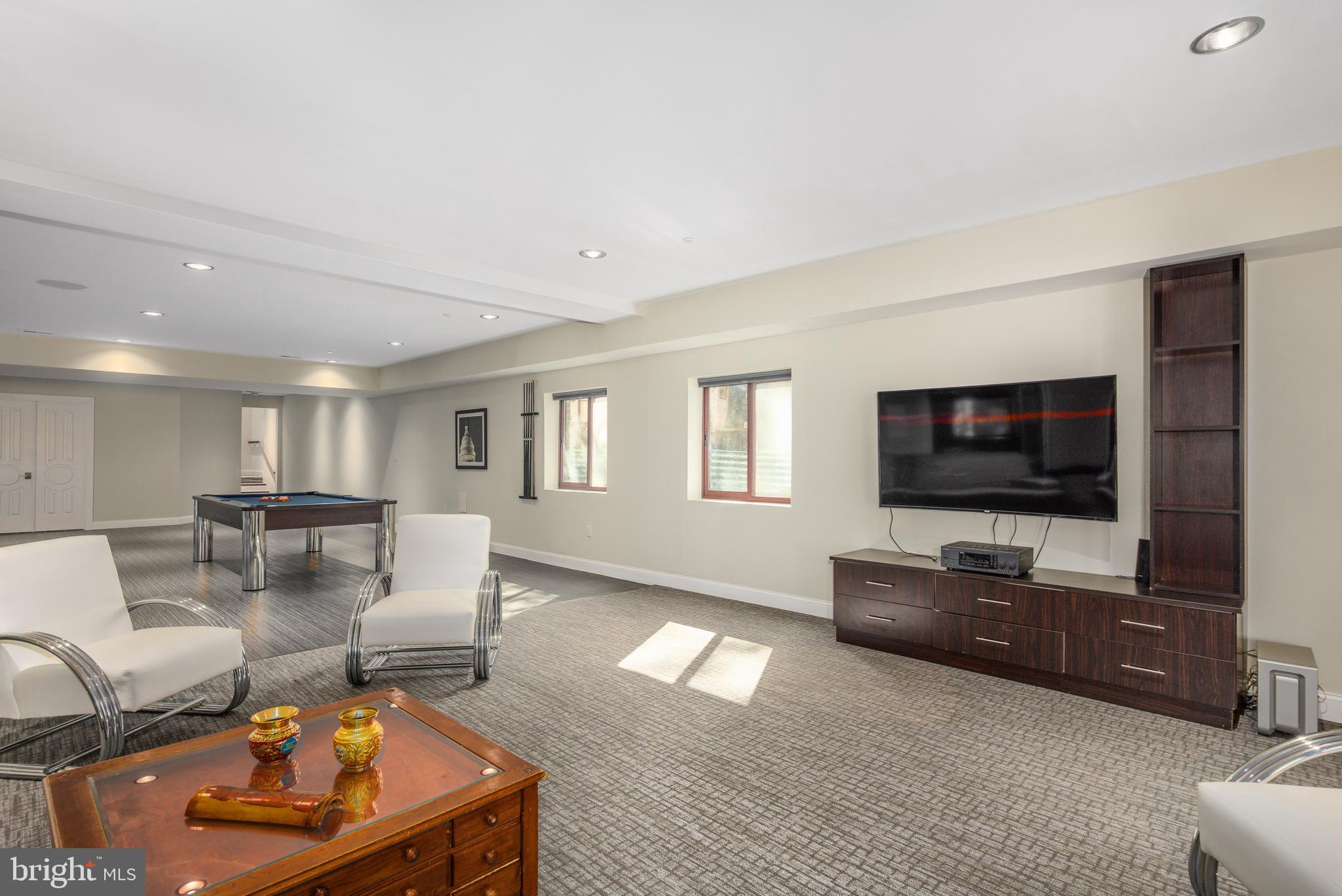 PT ROCKVILLE OUT RES 3 - Residential