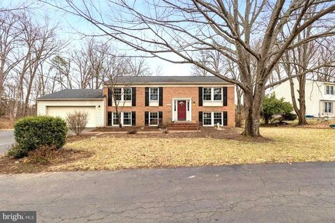 Photo of 2405 Tatnuck Court, HERNDON, VA 20171 (MLS # VAFX2293528)