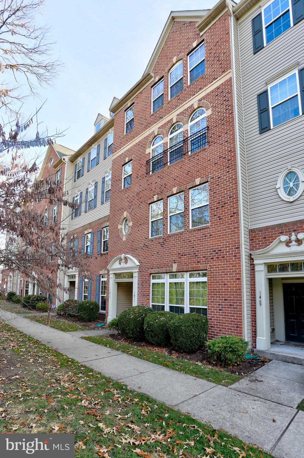 RED OAK CROSSING - Residential Lease