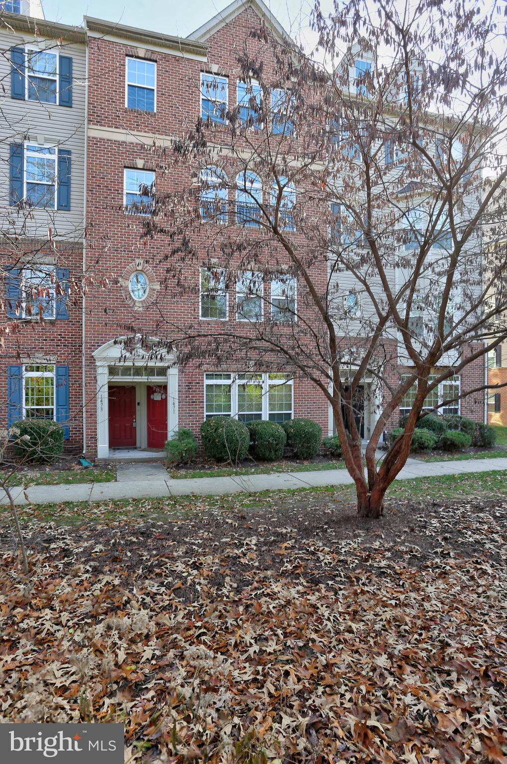 RED OAK CROSSING - Residential Lease