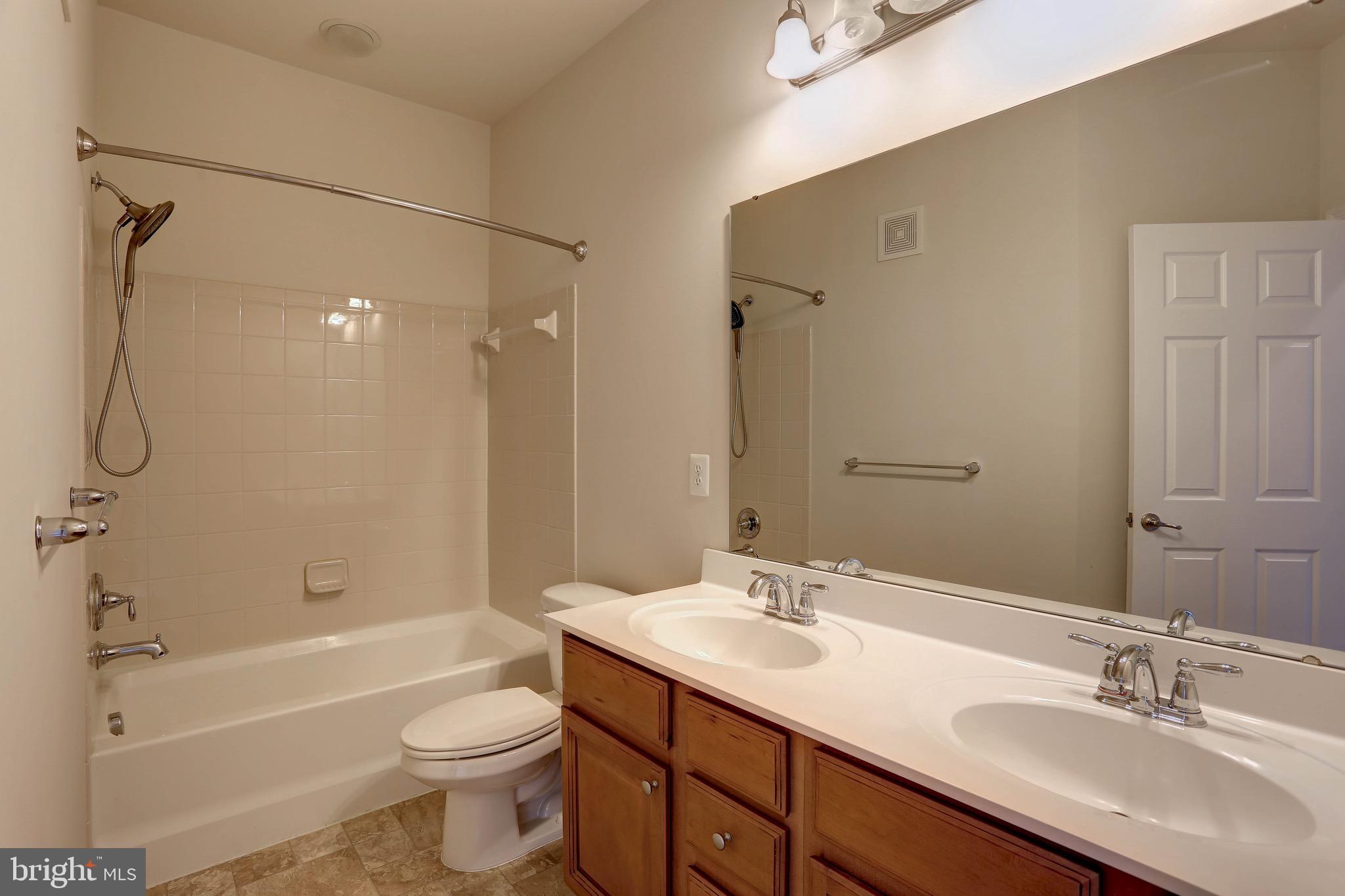 RED OAK CROSSING - Residential Lease