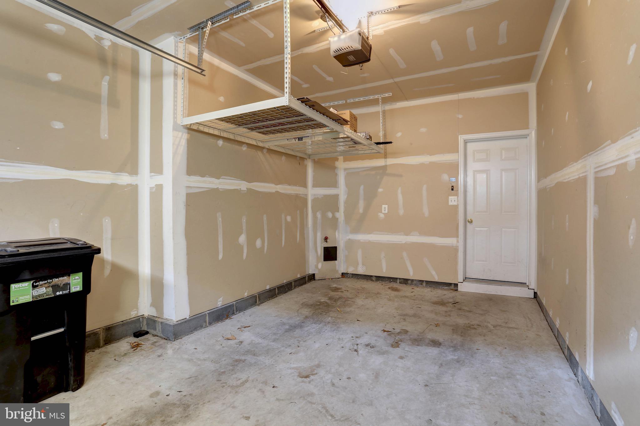 RED OAK CROSSING - Residential Lease