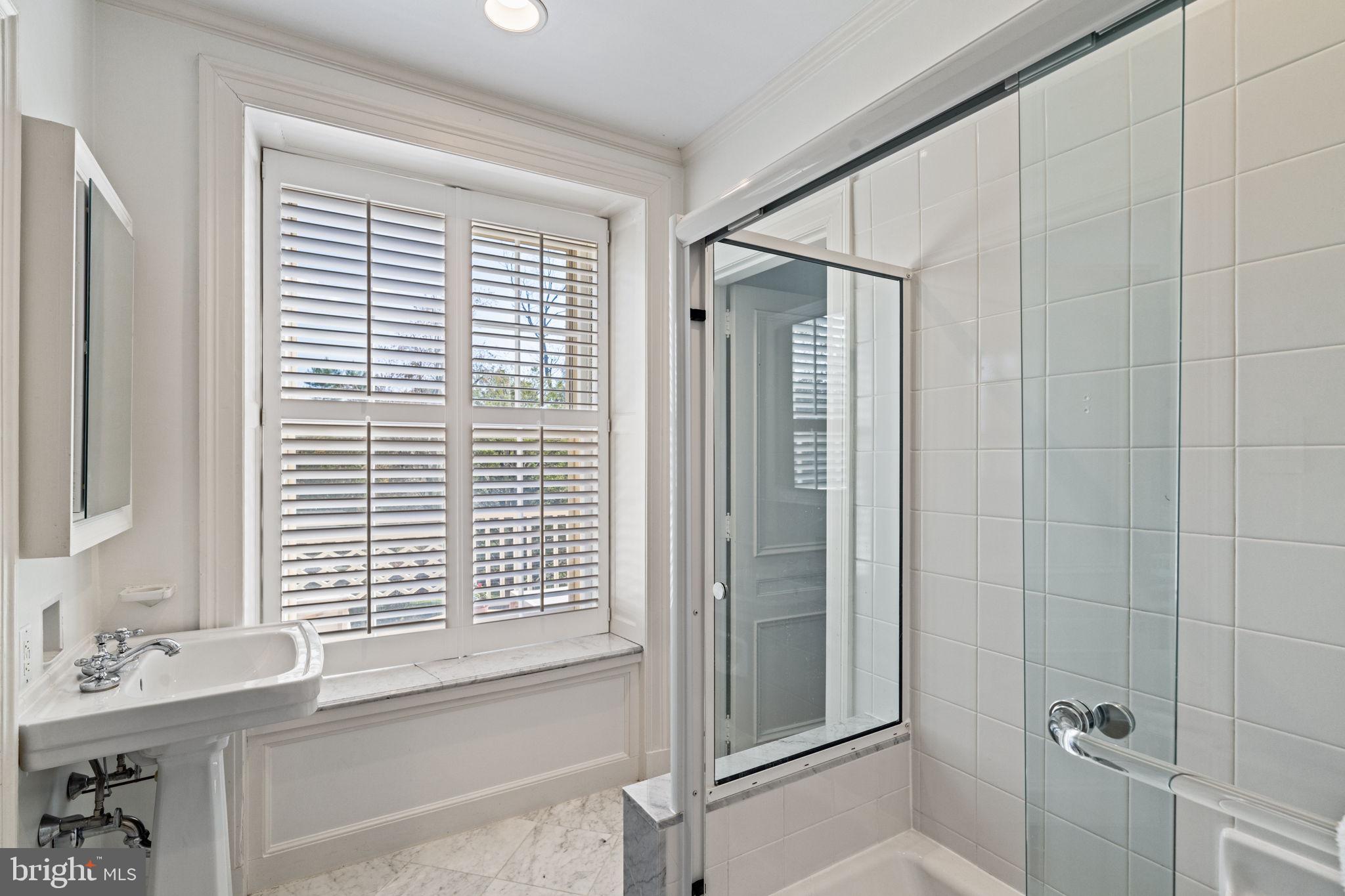 CHESTNUT HILL - Residential