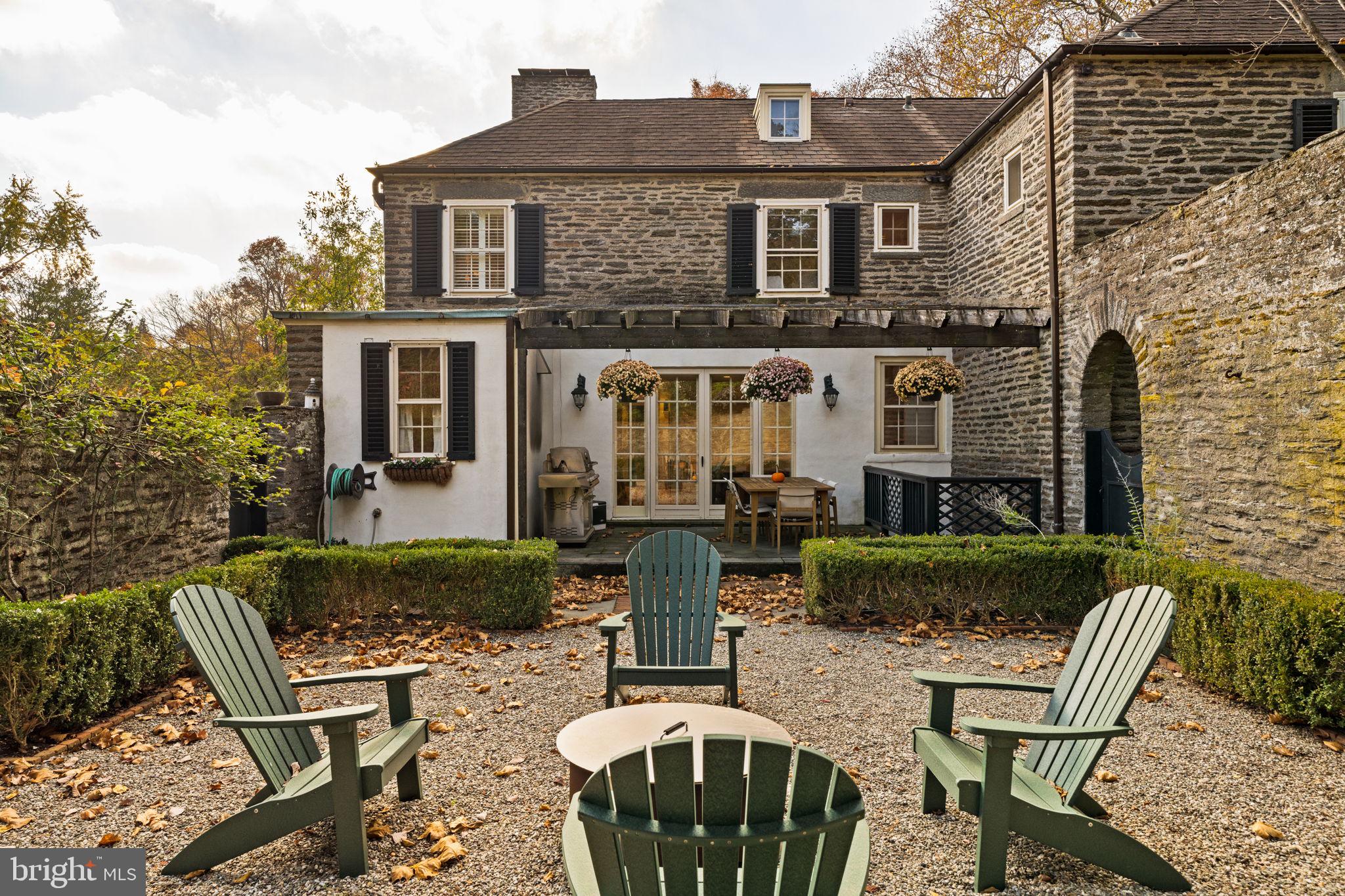 CHESTNUT HILL - Residential