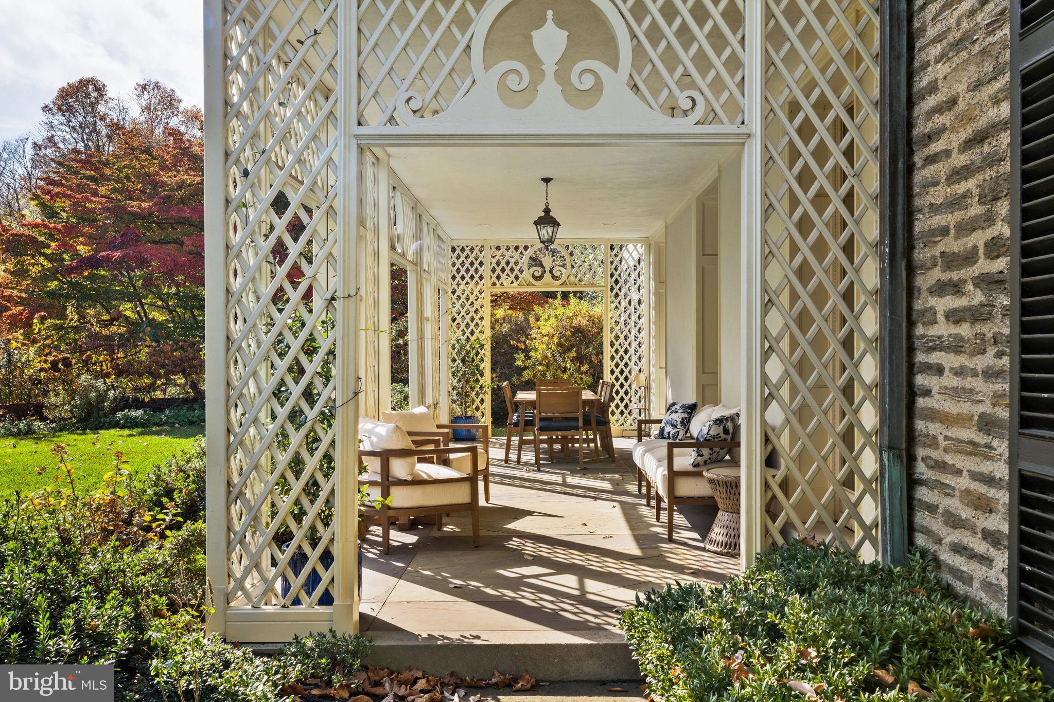 CHESTNUT HILL - Residential