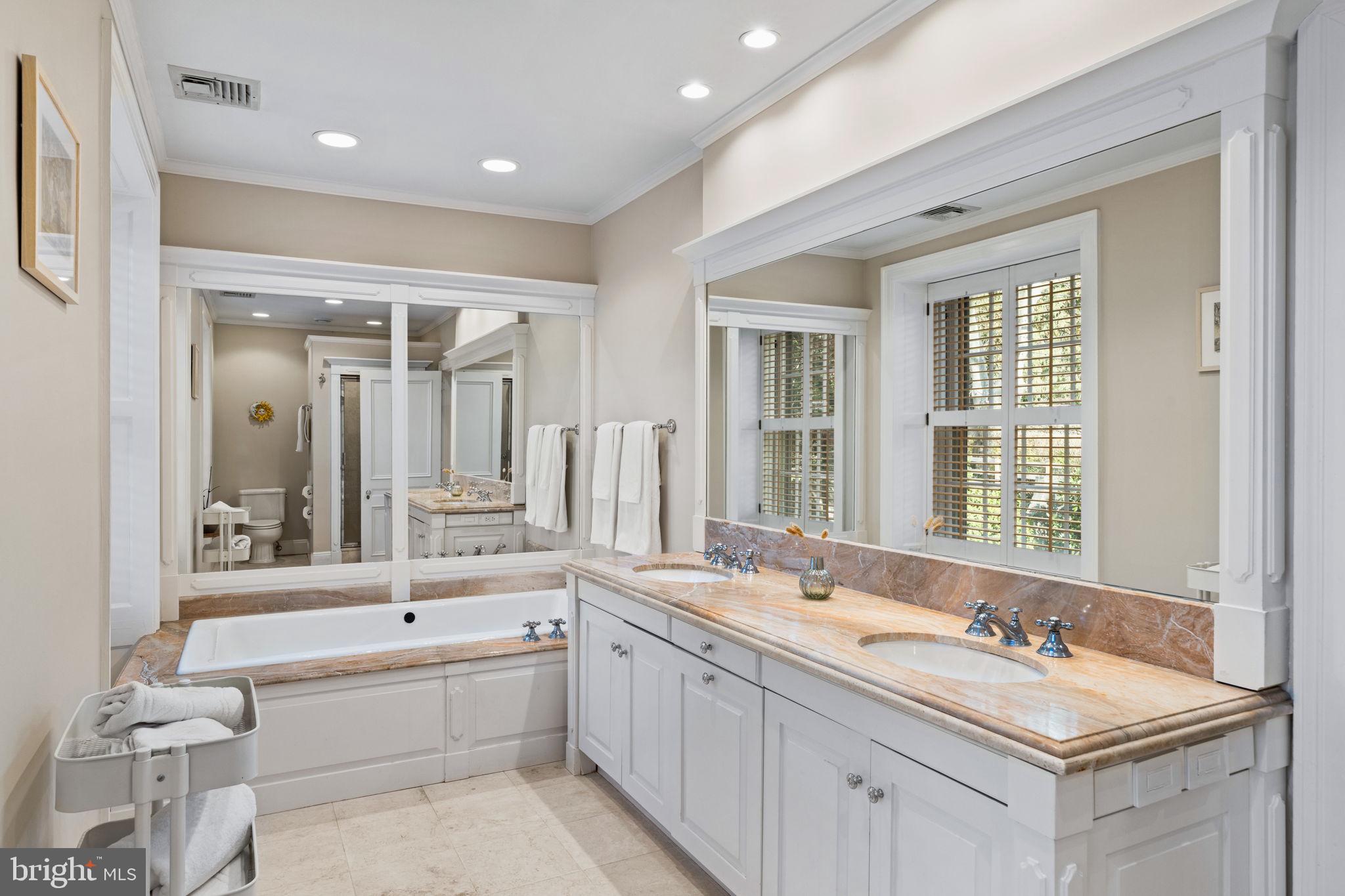 CHESTNUT HILL - Residential