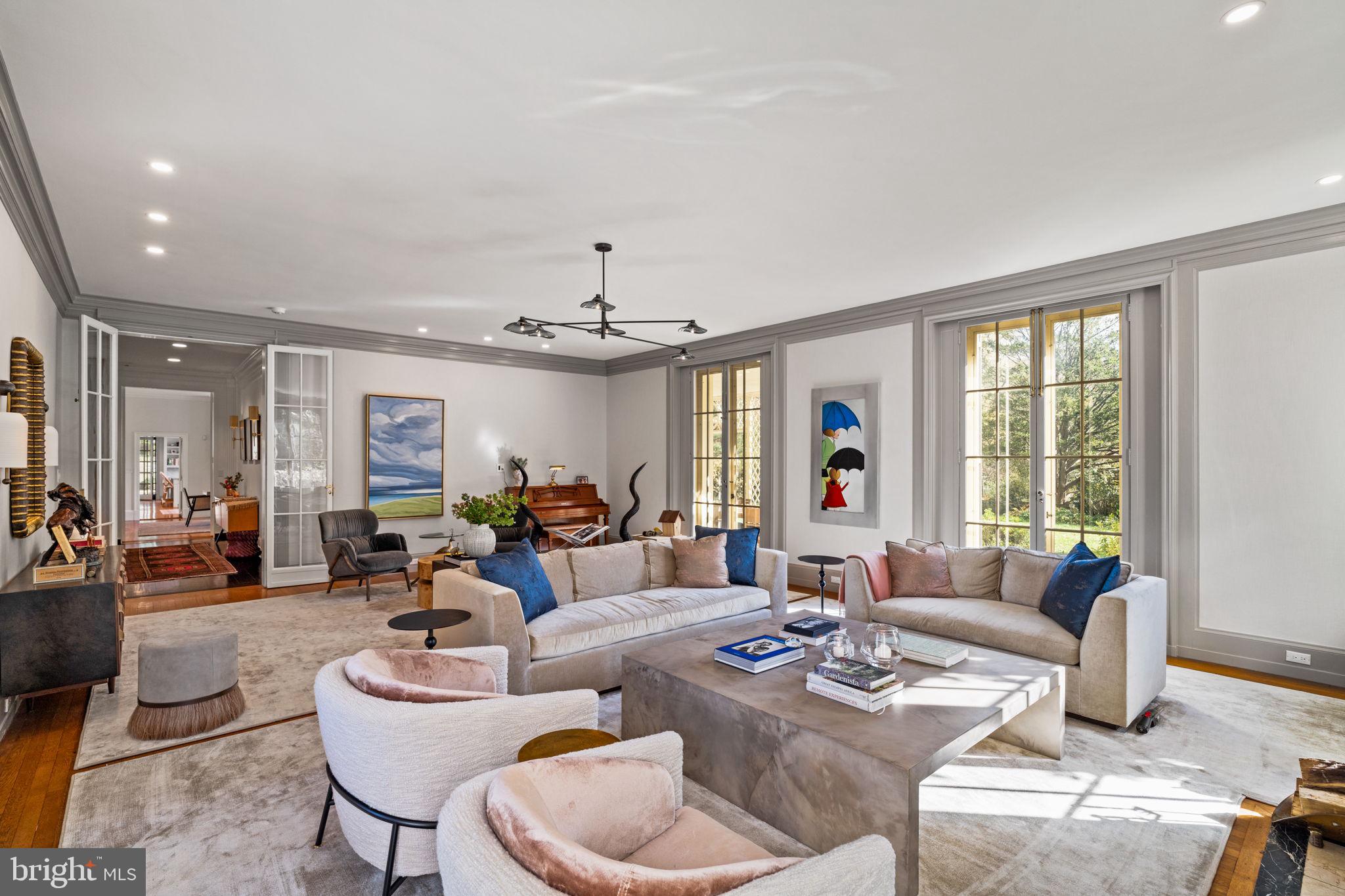 CHESTNUT HILL - Residential