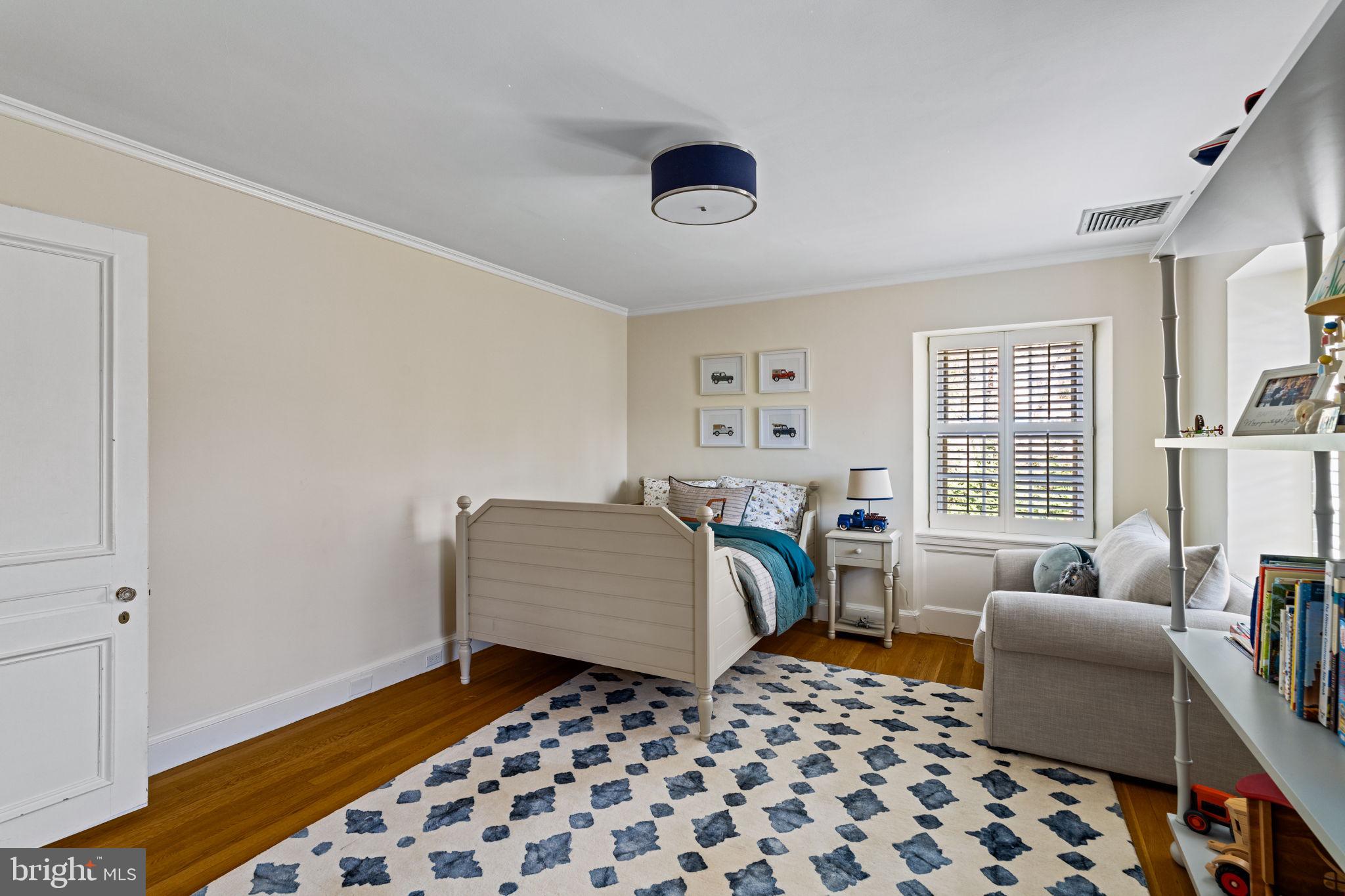 CHESTNUT HILL - Residential