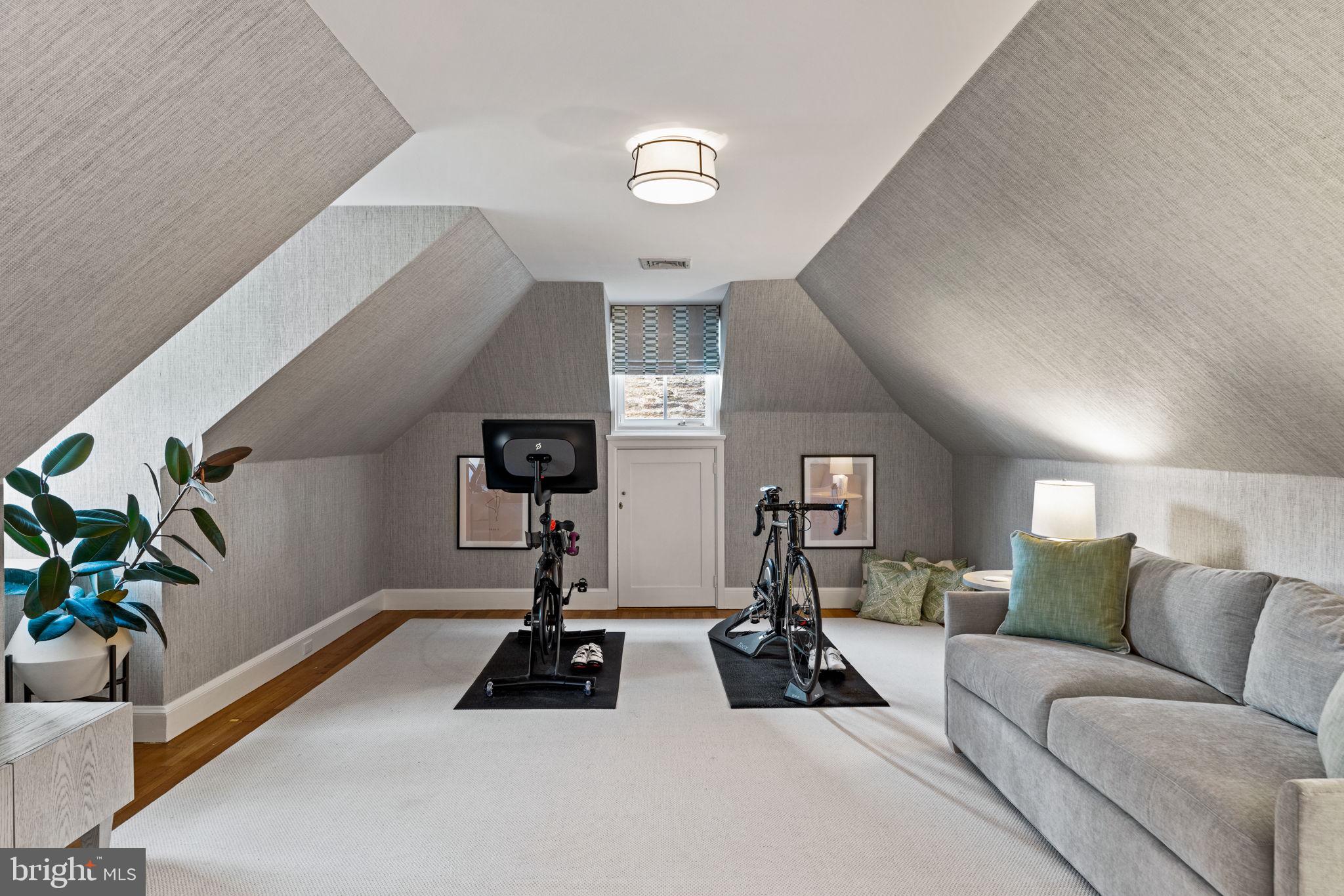 CHESTNUT HILL - Residential