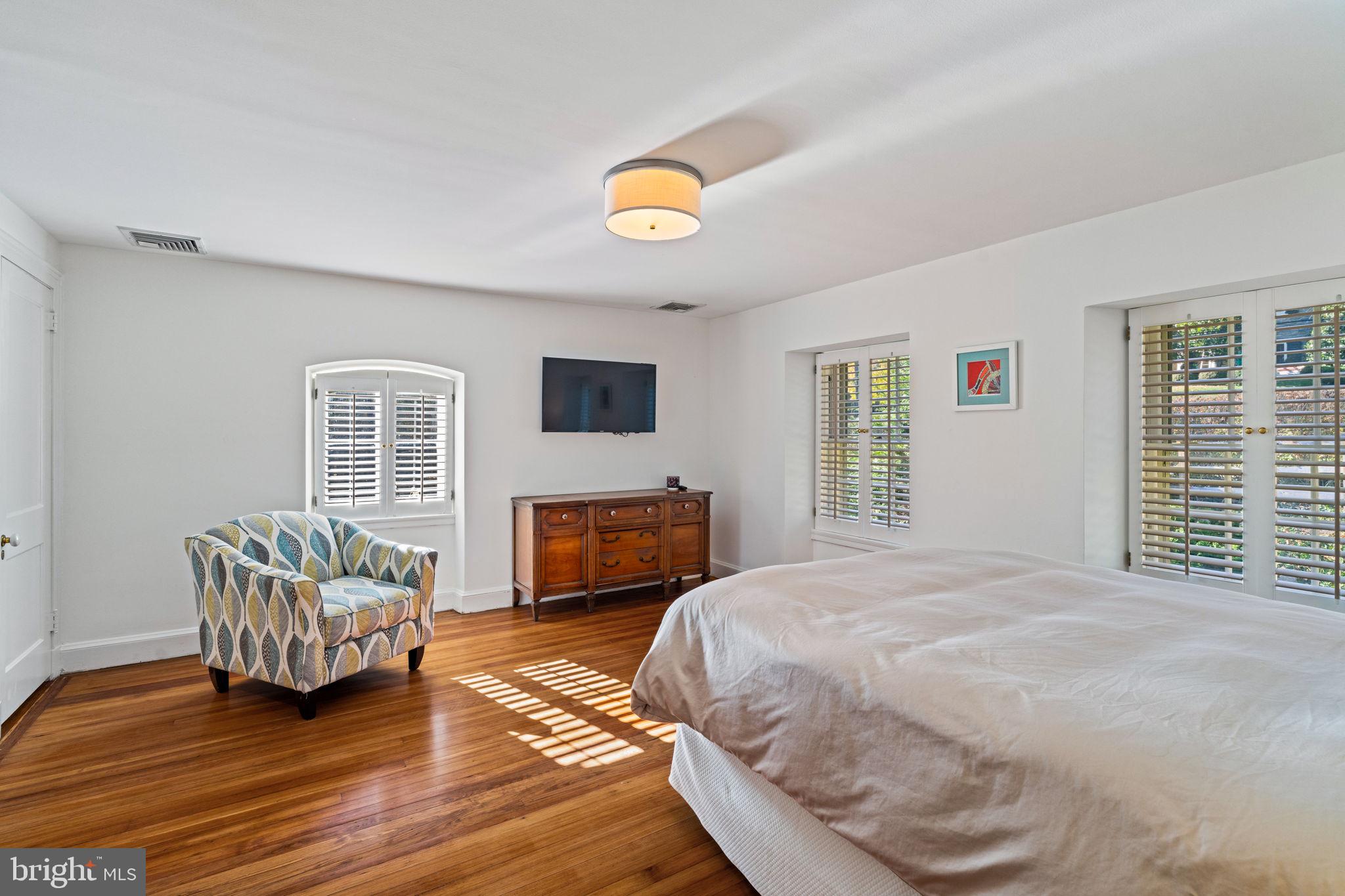 CHESTNUT HILL - Residential