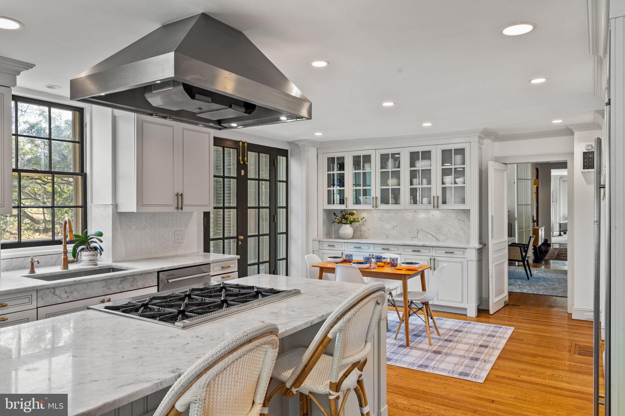 CHESTNUT HILL - Residential