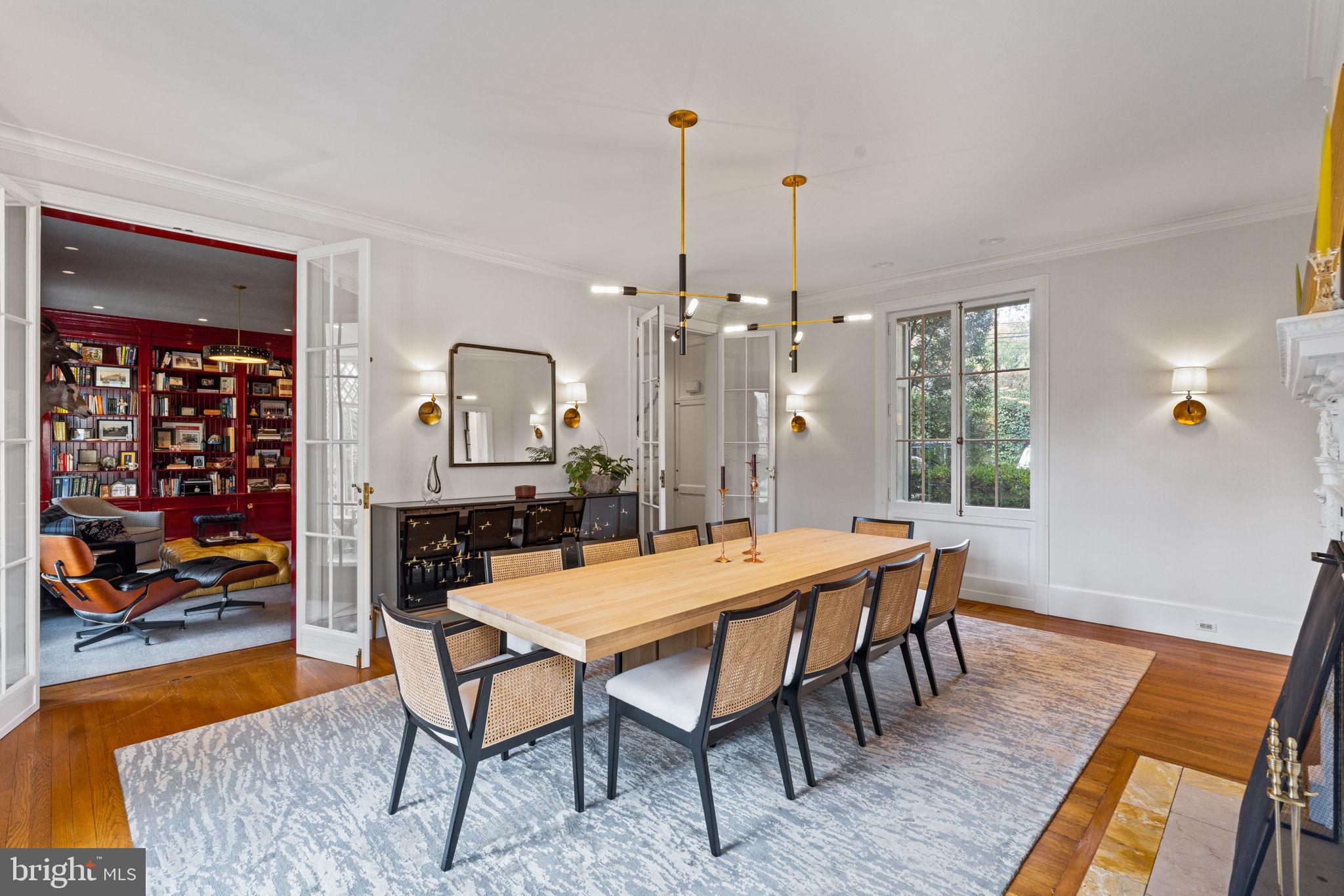 CHESTNUT HILL - Residential