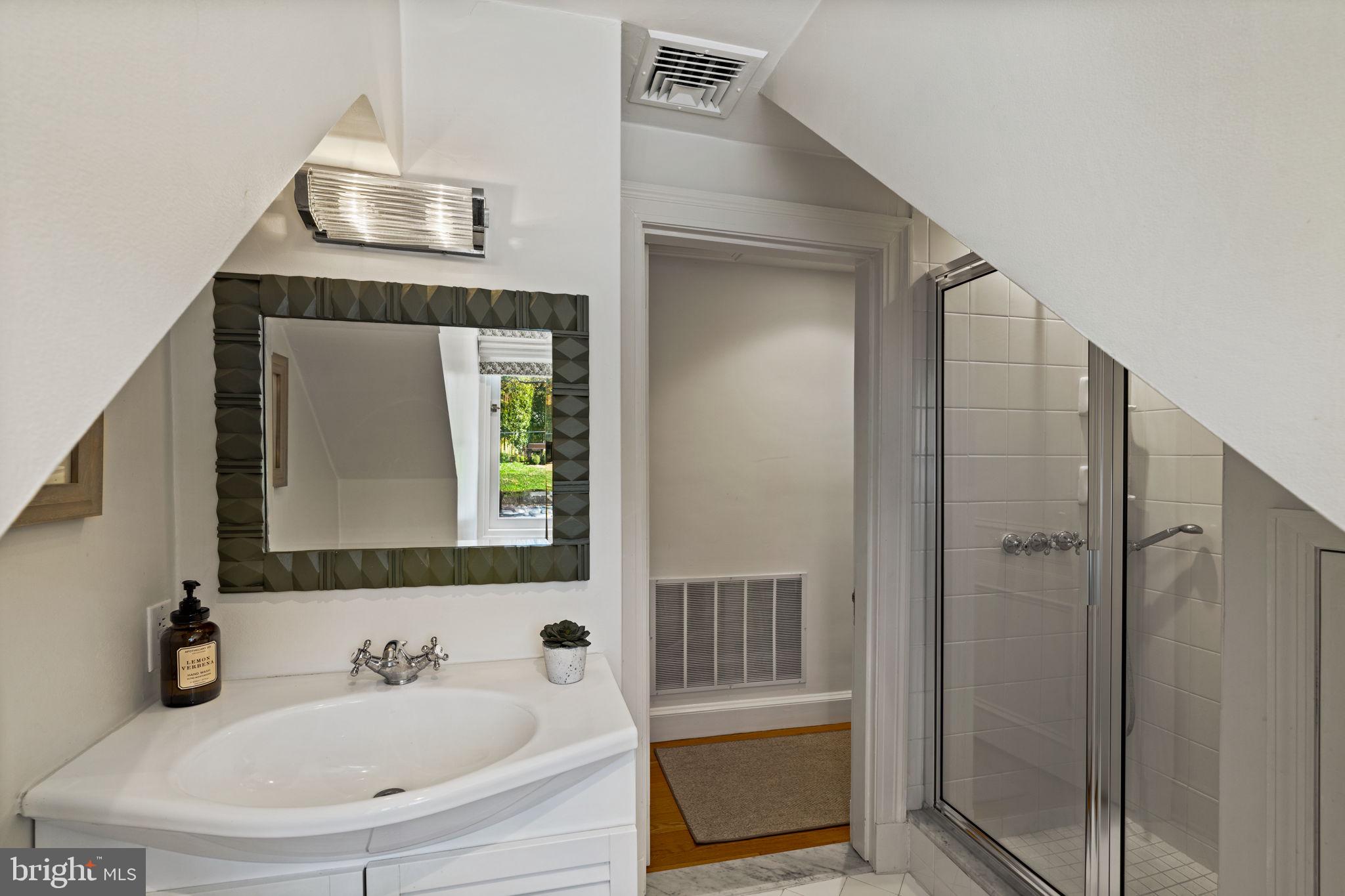 CHESTNUT HILL - Residential