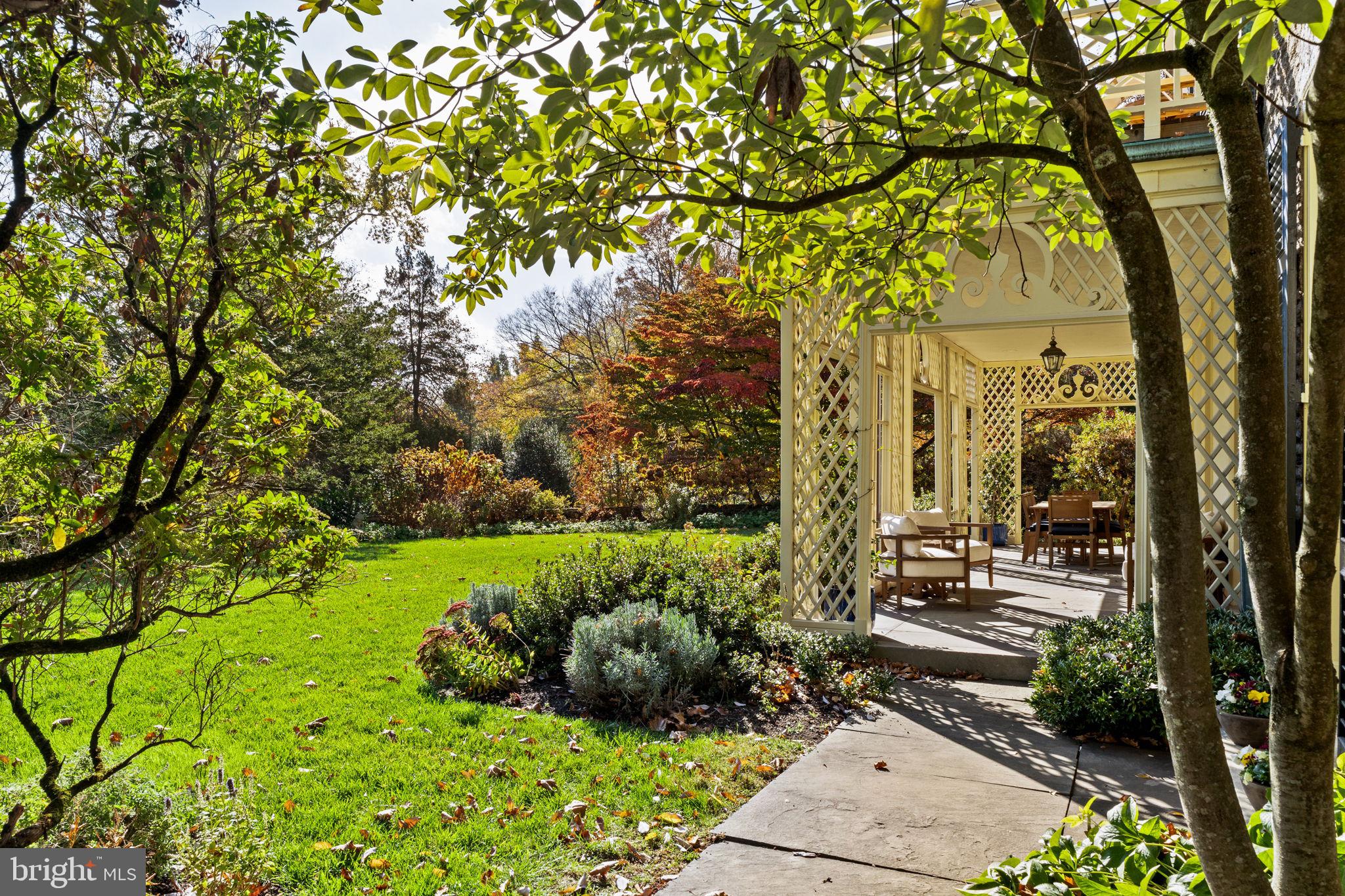 CHESTNUT HILL - Residential