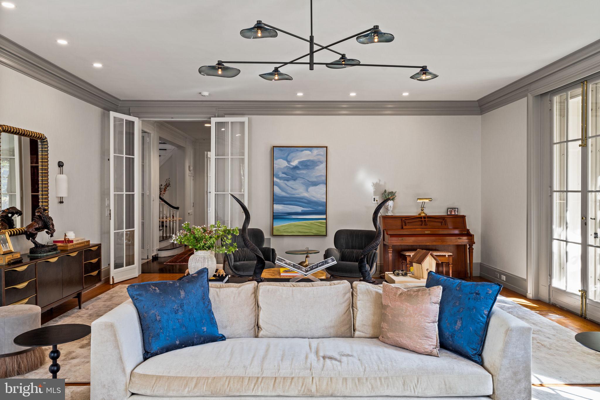 CHESTNUT HILL - Residential