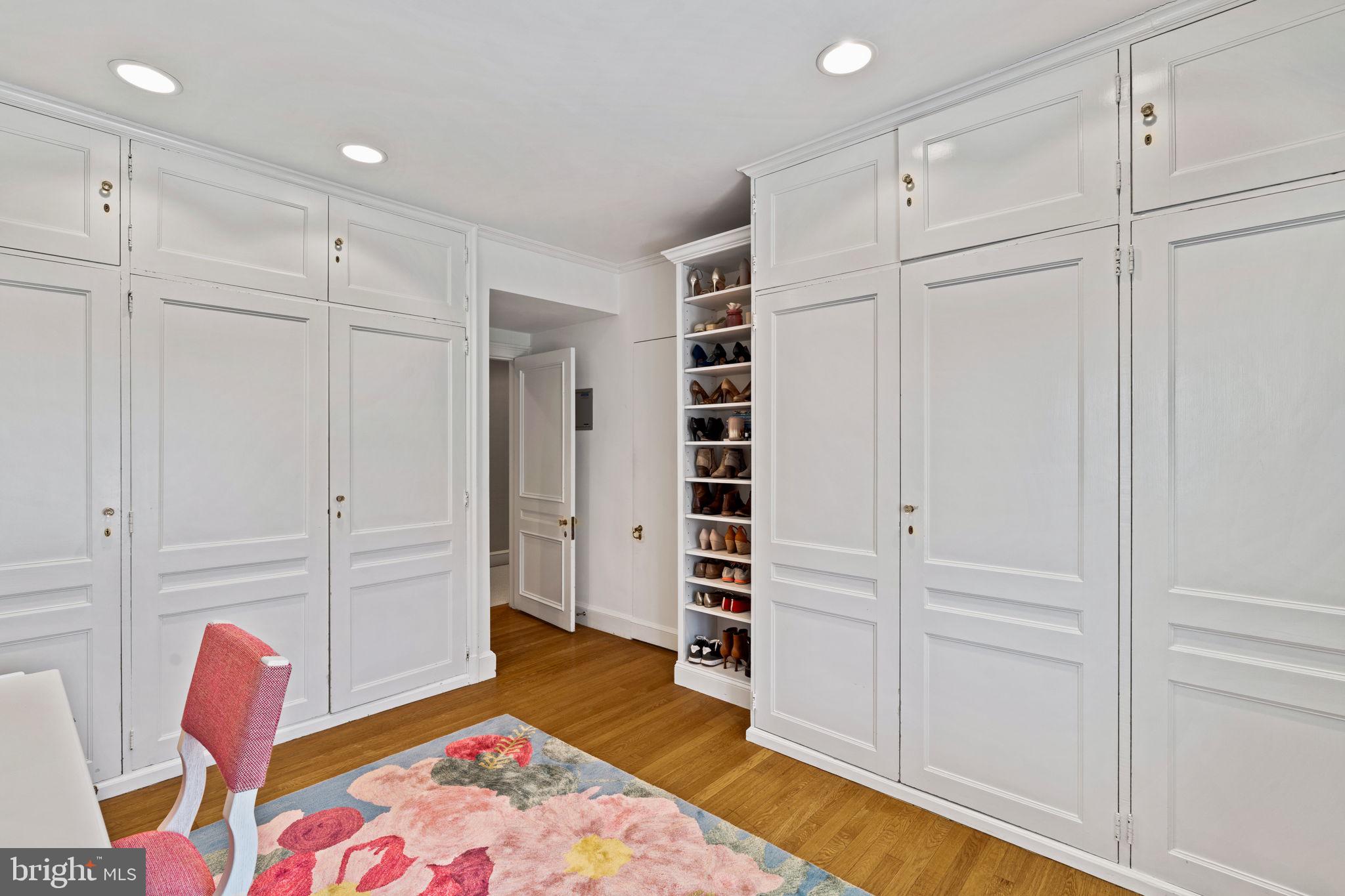 CHESTNUT HILL - Residential