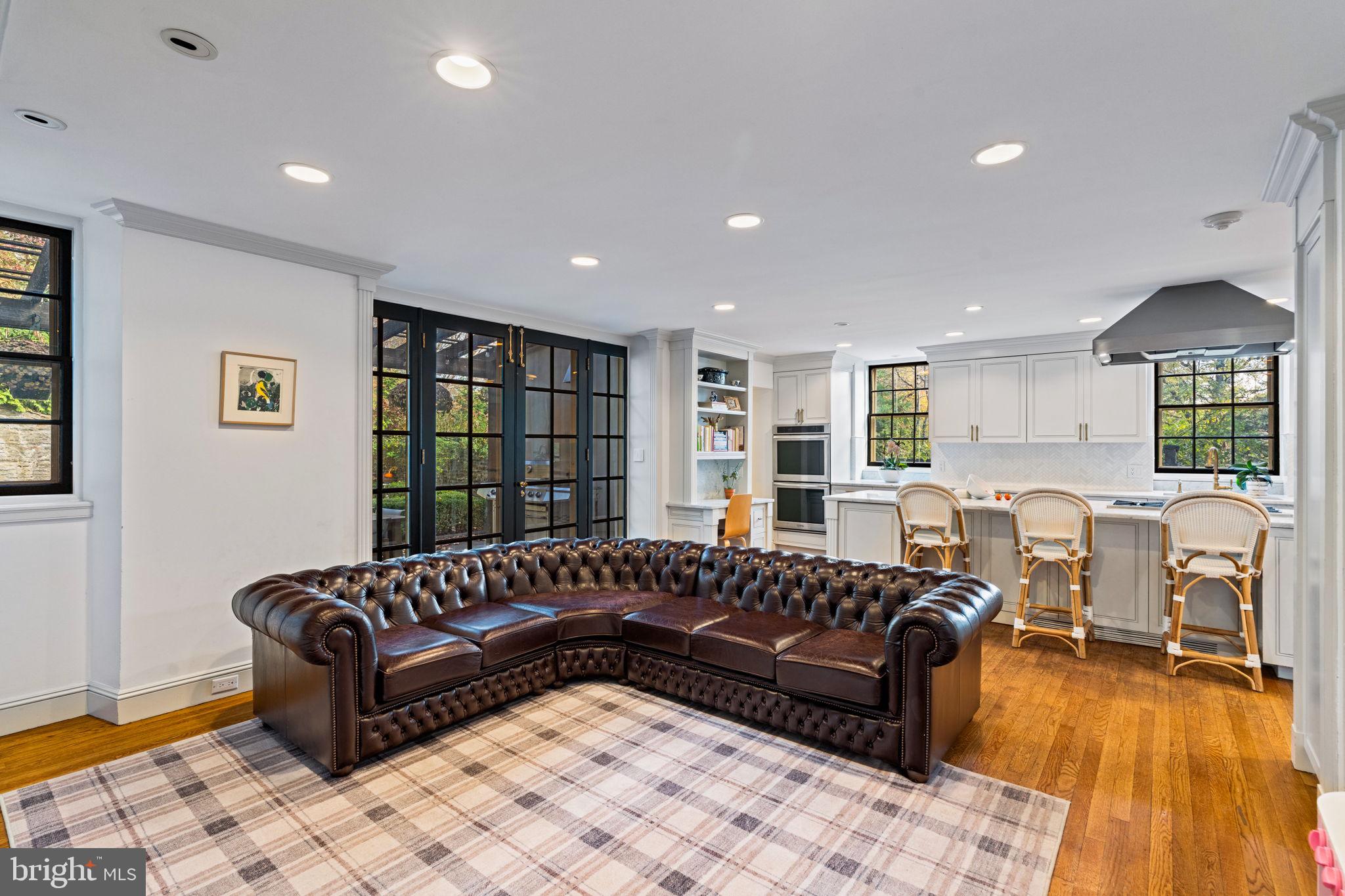 CHESTNUT HILL - Residential