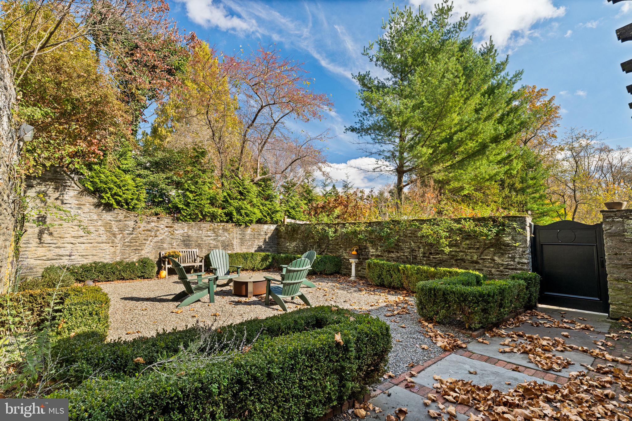CHESTNUT HILL - Residential