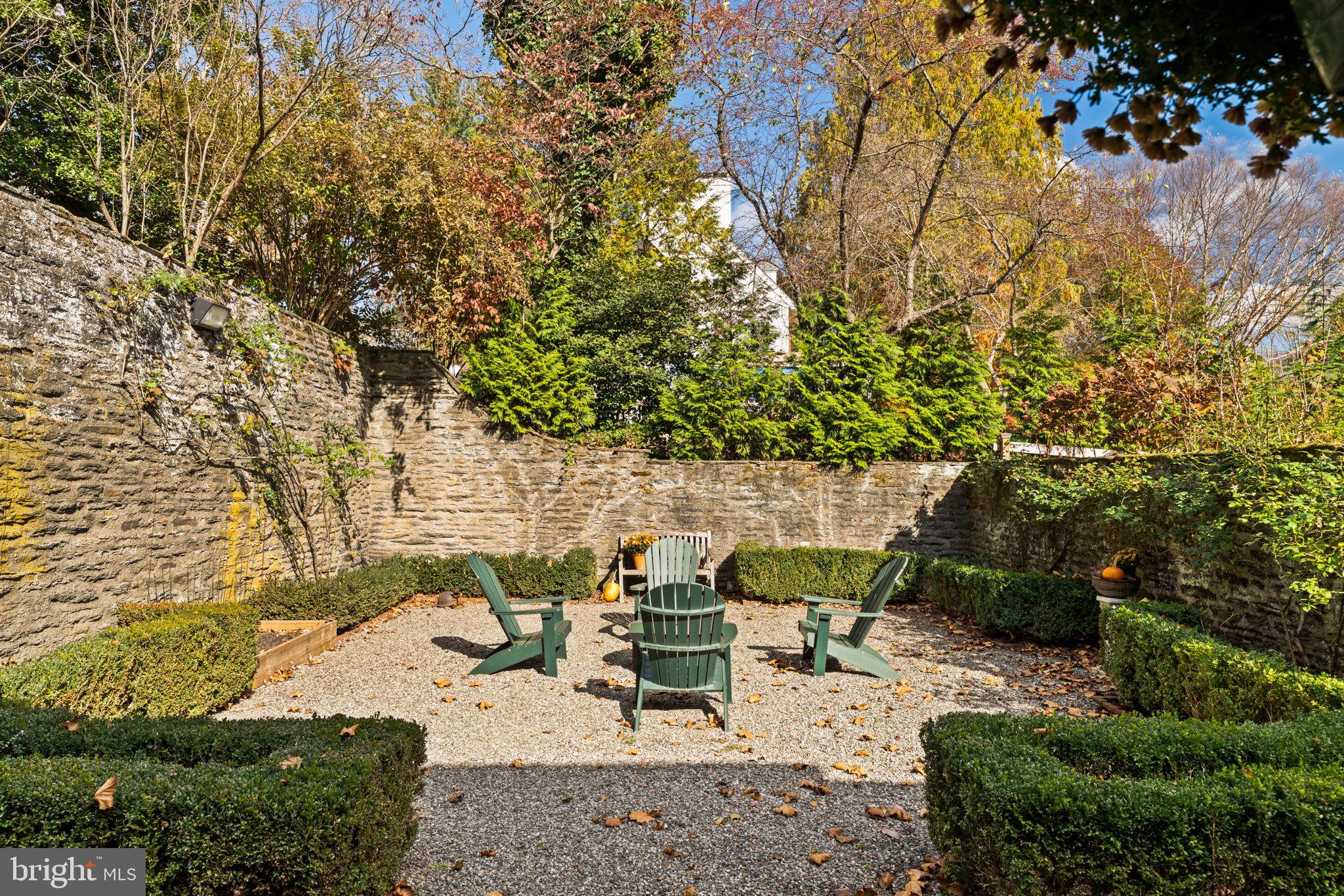 CHESTNUT HILL - Residential