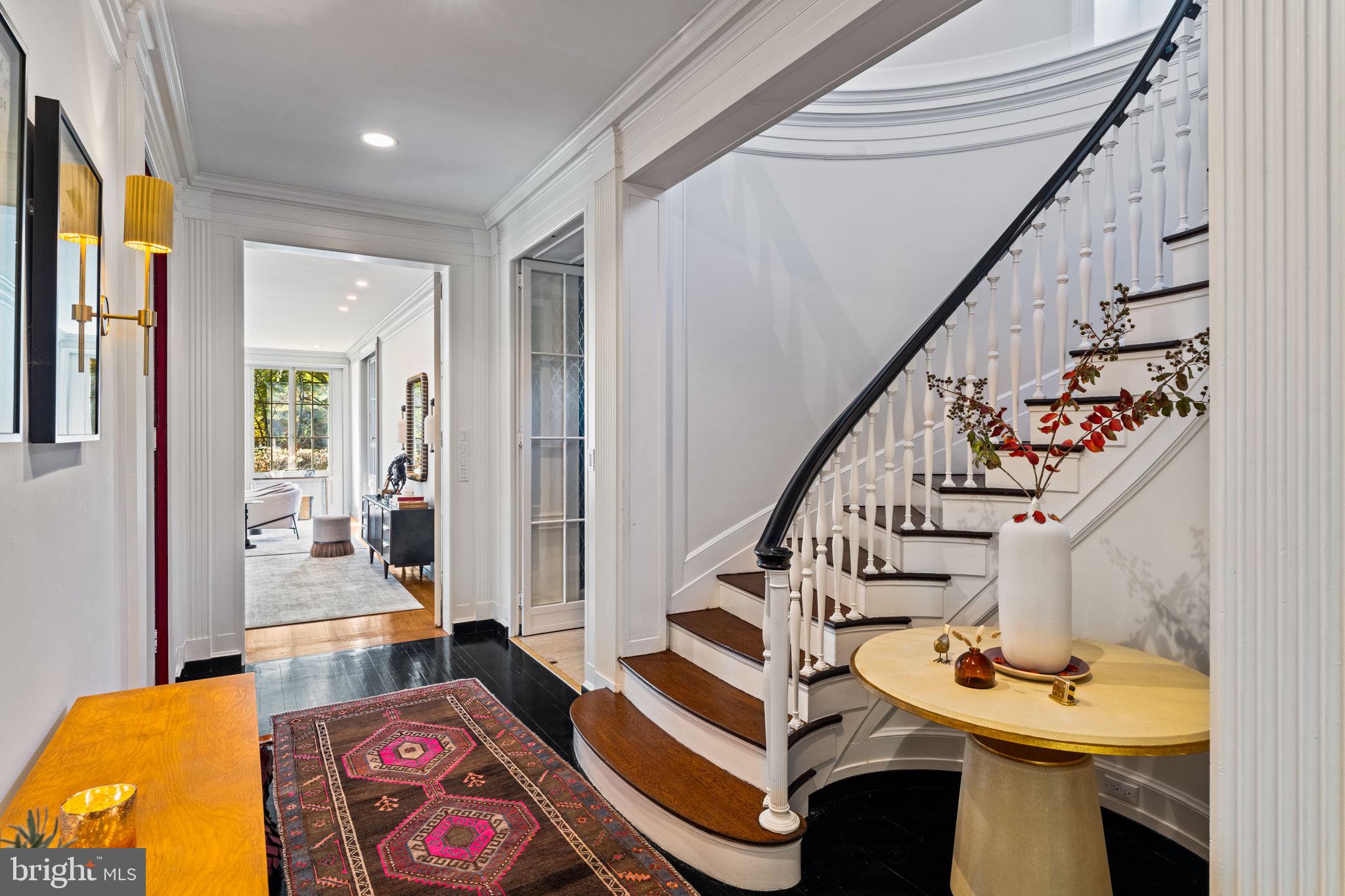 CHESTNUT HILL - Residential