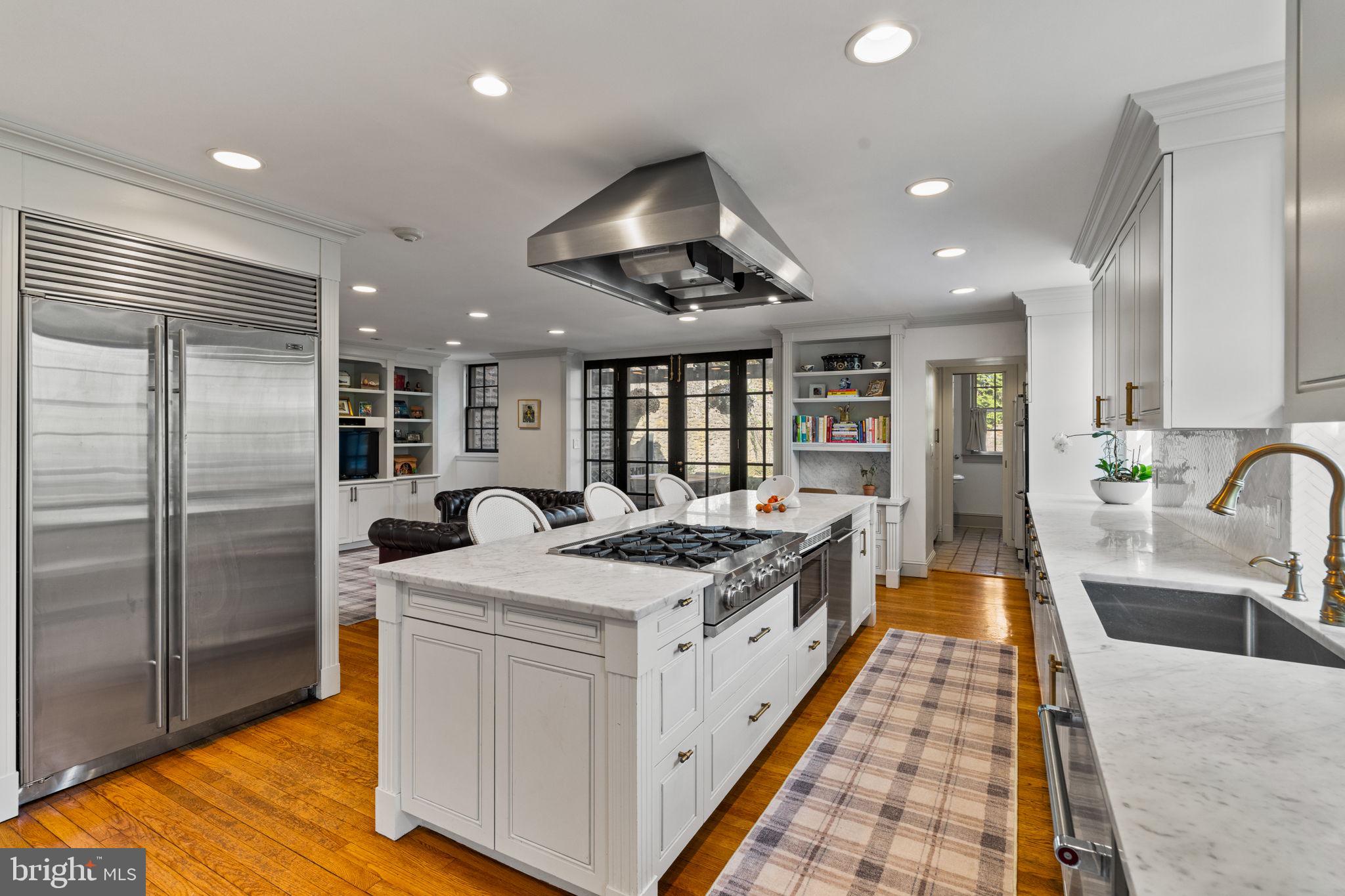 CHESTNUT HILL - Residential