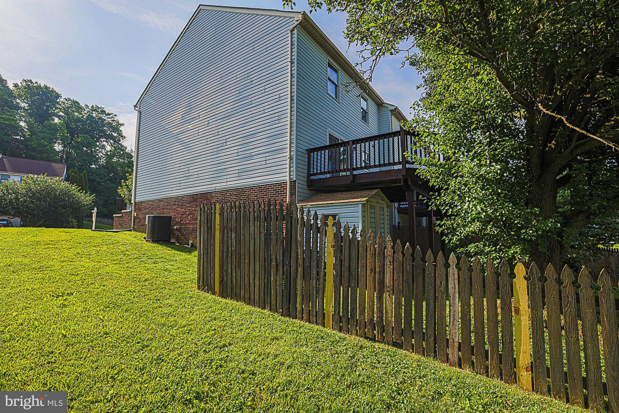 906 BUCKLAND PLACE