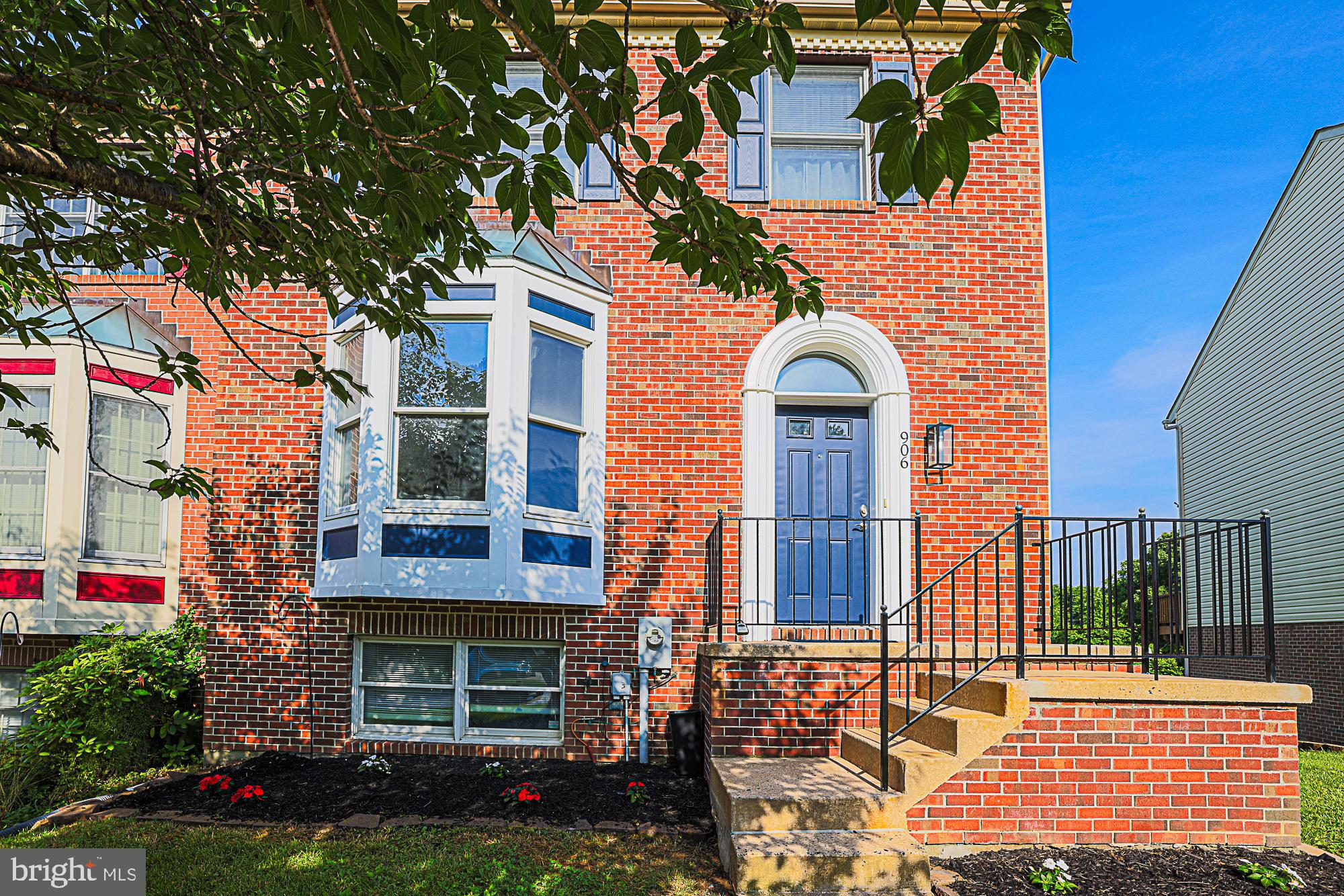 906 BUCKLAND PLACE