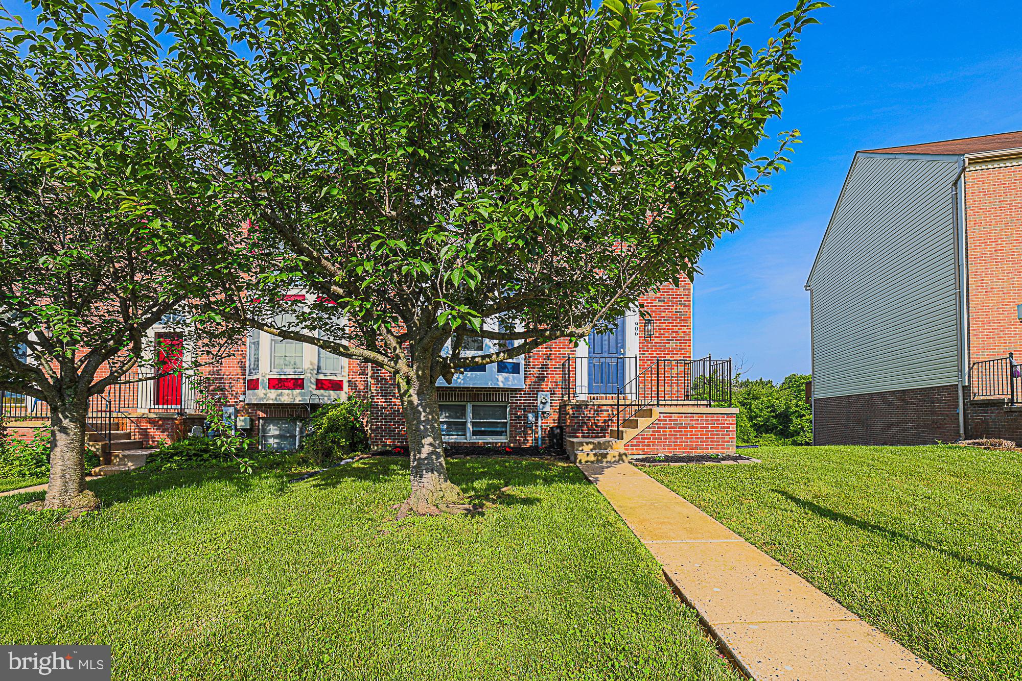 906 BUCKLAND PLACE