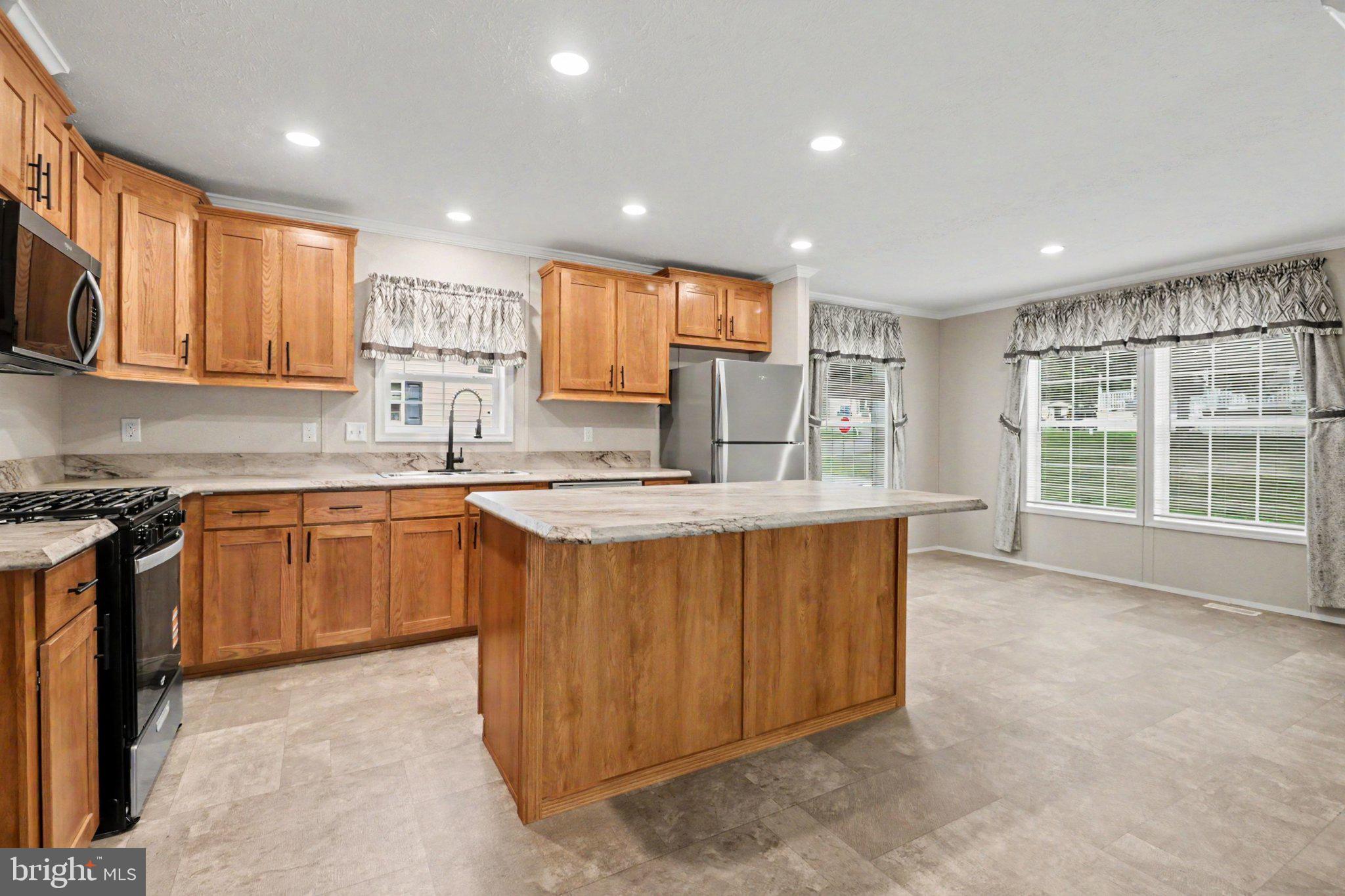 10 S ELMER AVENUE