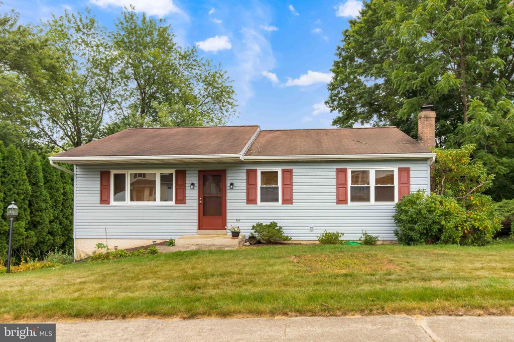 Photo of 117 ARMSTRONG LN, LANCASTER, PA 17603 (MLS # PALA2039928)