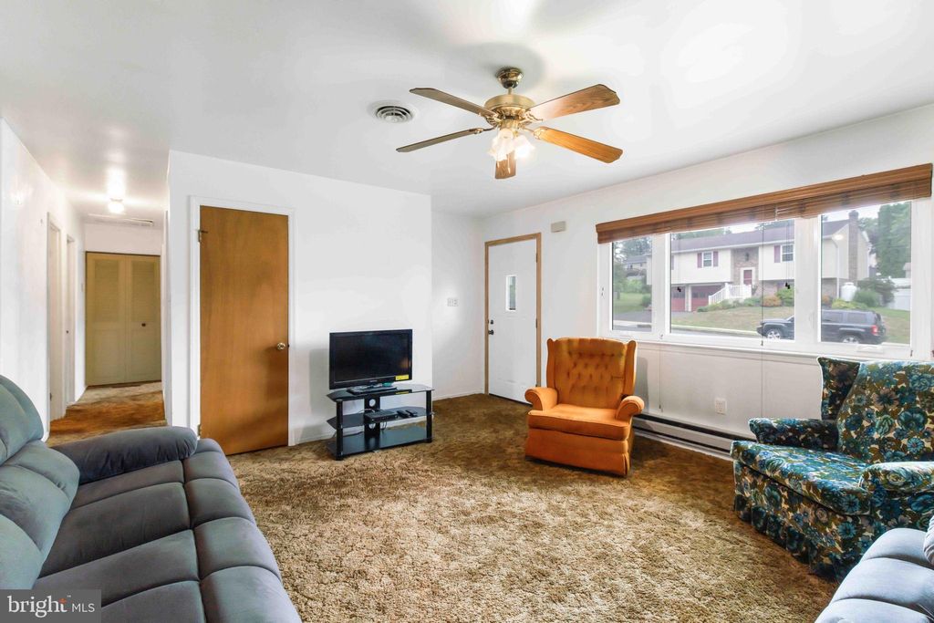 Photo of 117 ARMSTRONG LN, LANCASTER, PA 17603 (MLS # PALA2039928)