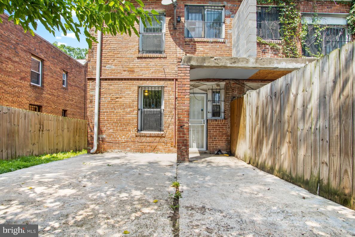 349 PARKLAND PLACE SE