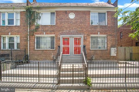 349 PARKLAND PLACE SE WASHINGTON DC 20032