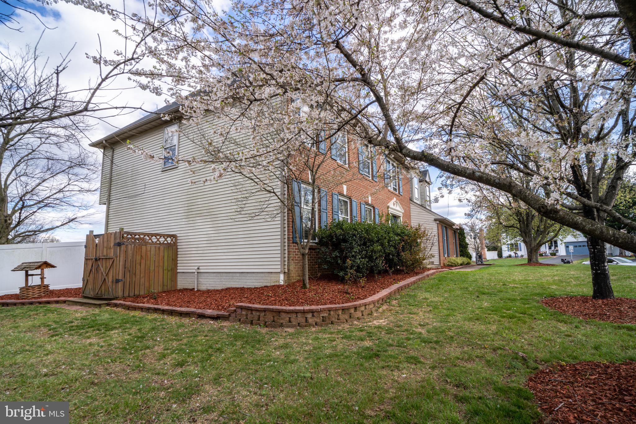 CRYSTAL LAKE - Residential