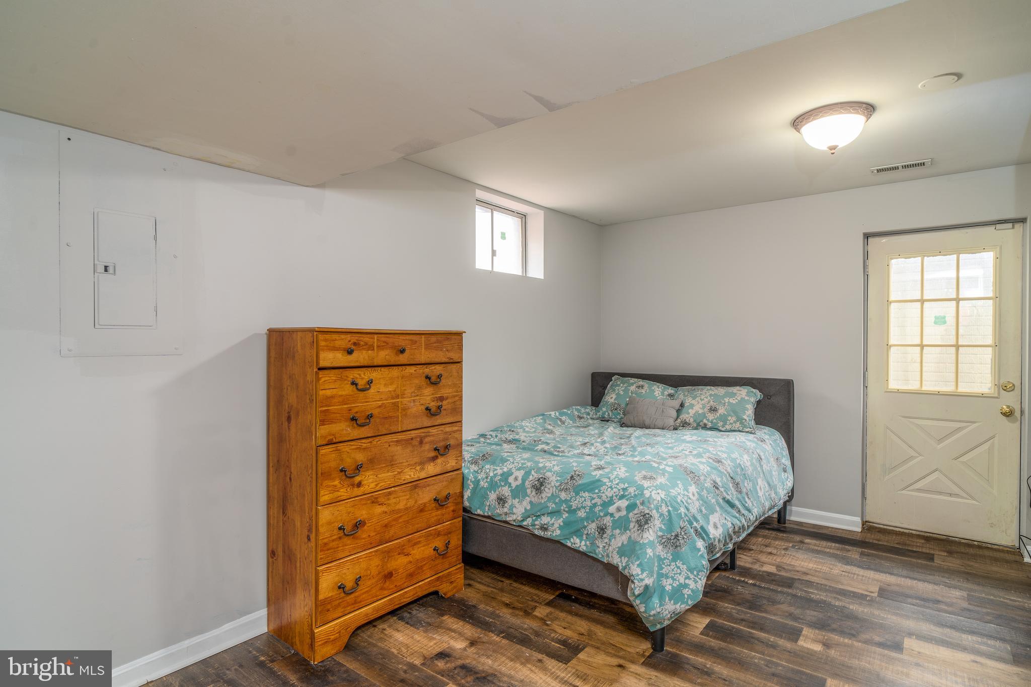 CRYSTAL LAKE - Residential