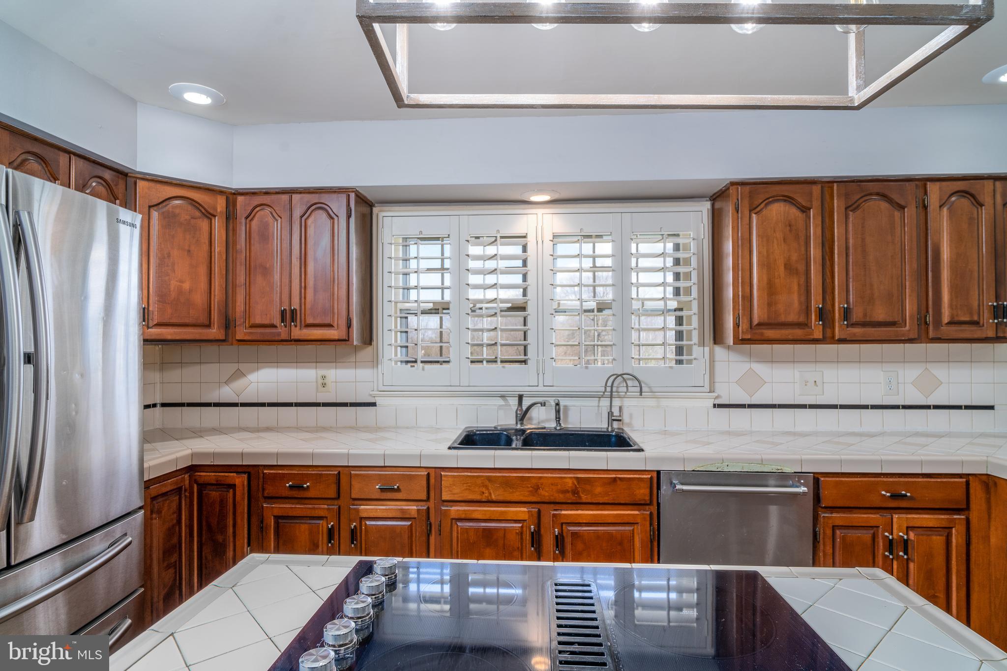 CRYSTAL LAKE - Residential