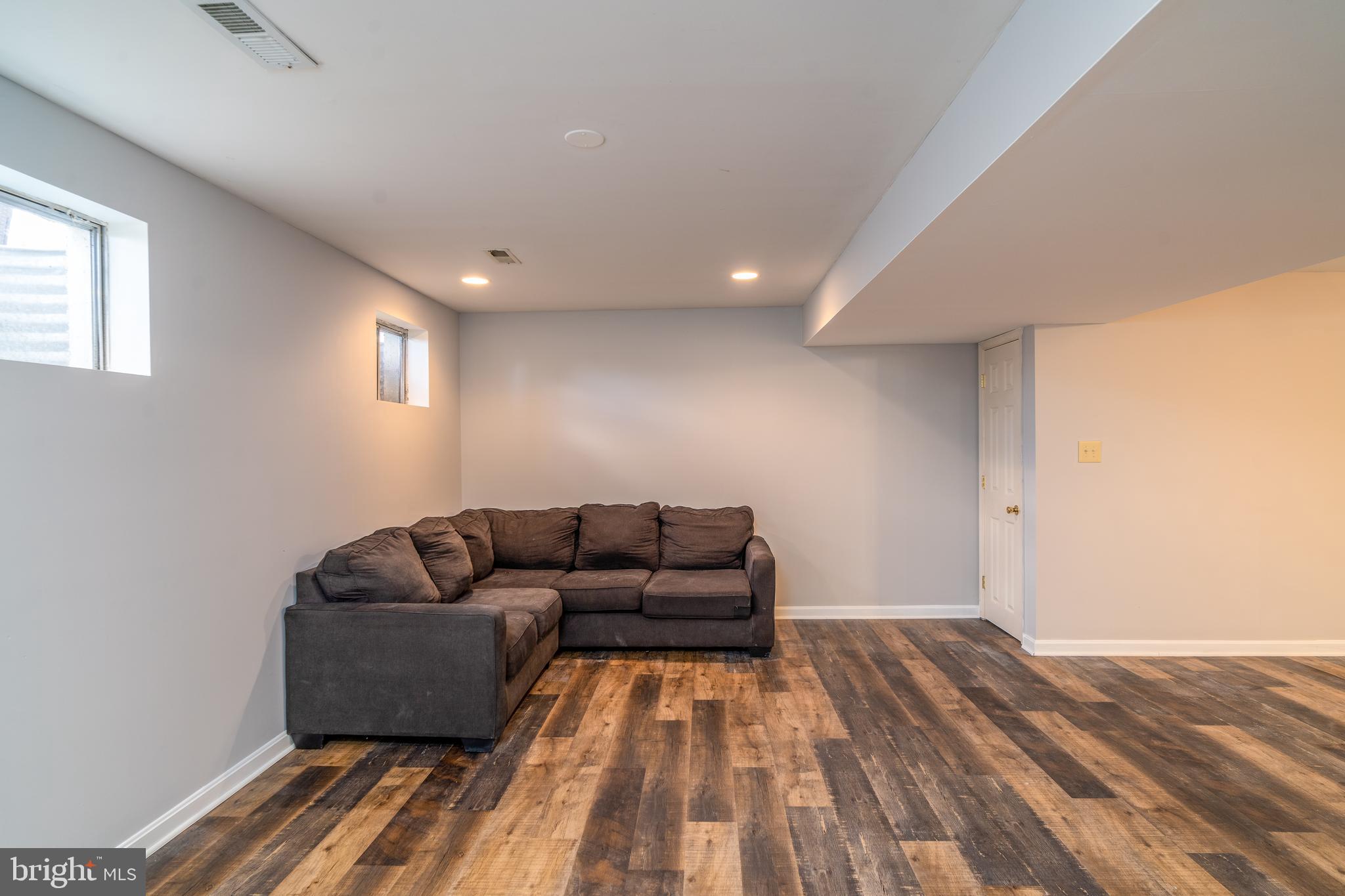 CRYSTAL LAKE - Residential