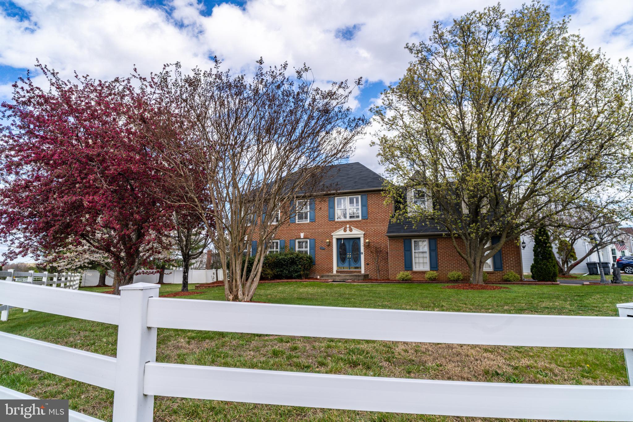 CRYSTAL LAKE - Residential