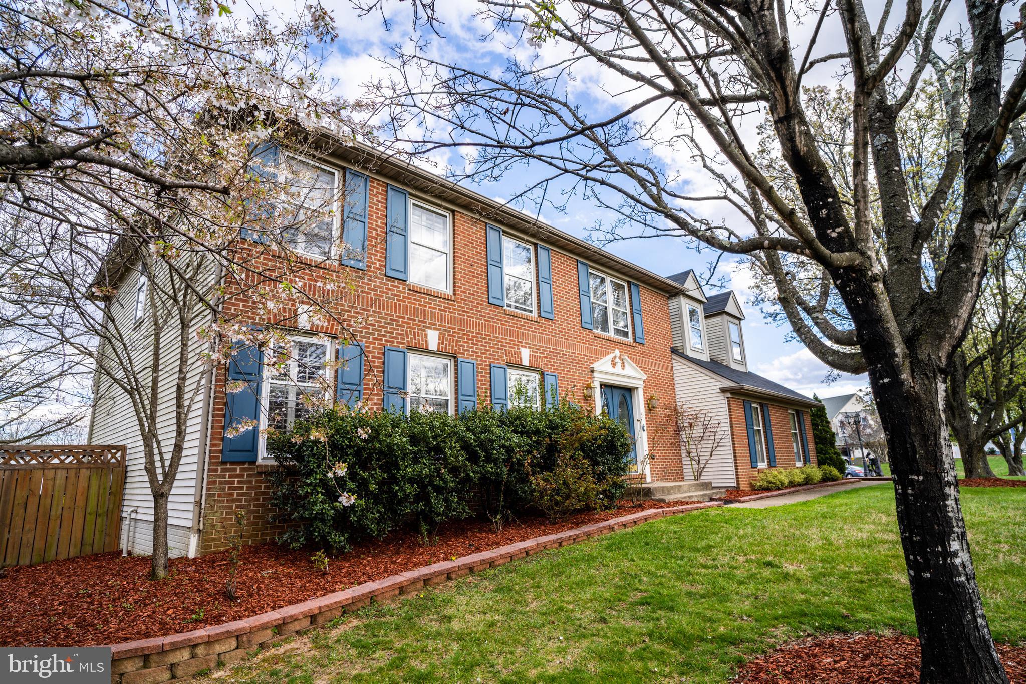 CRYSTAL LAKE - Residential