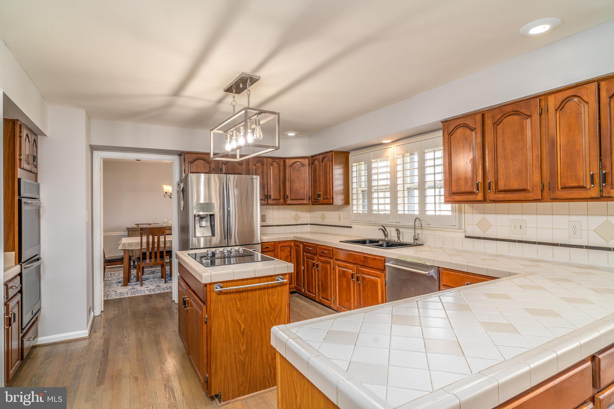 CRYSTAL LAKE - Residential