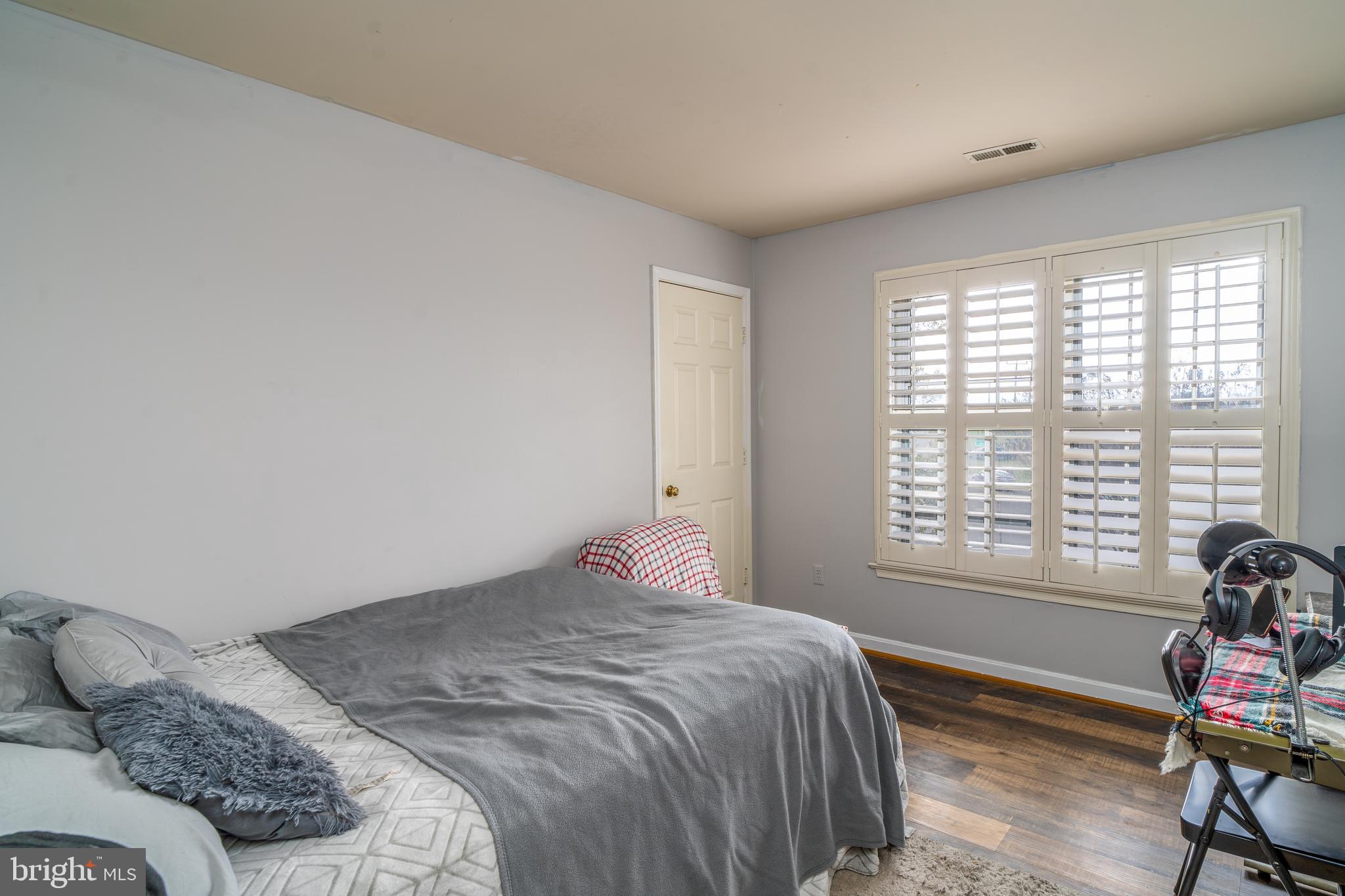 CRYSTAL LAKE - Residential