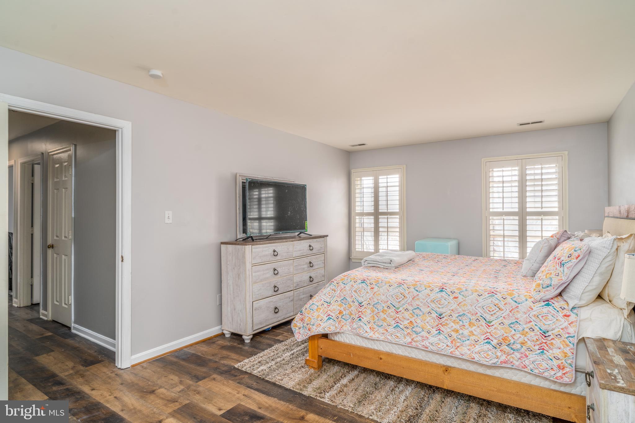 CRYSTAL LAKE - Residential