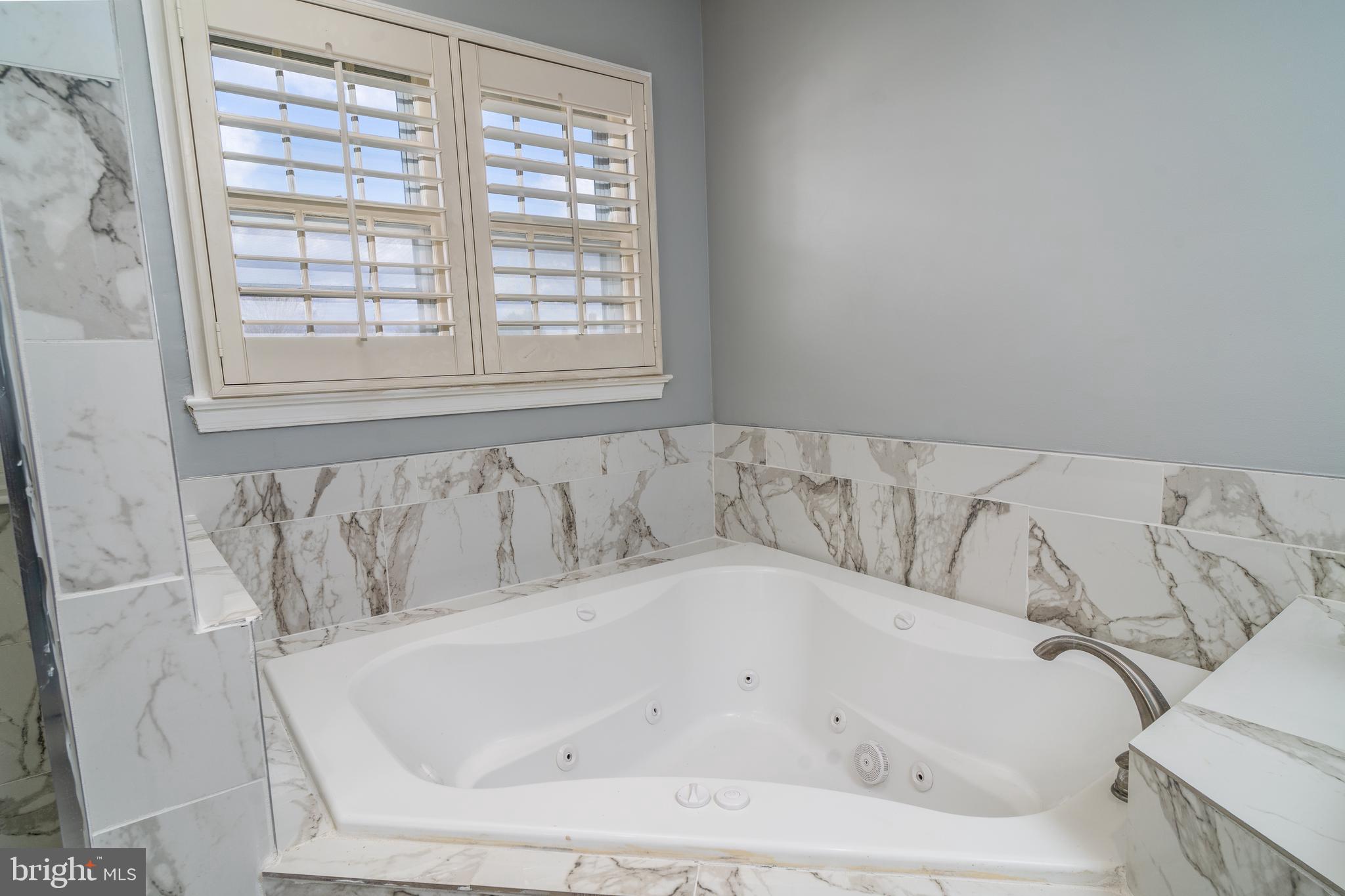 CRYSTAL LAKE - Residential