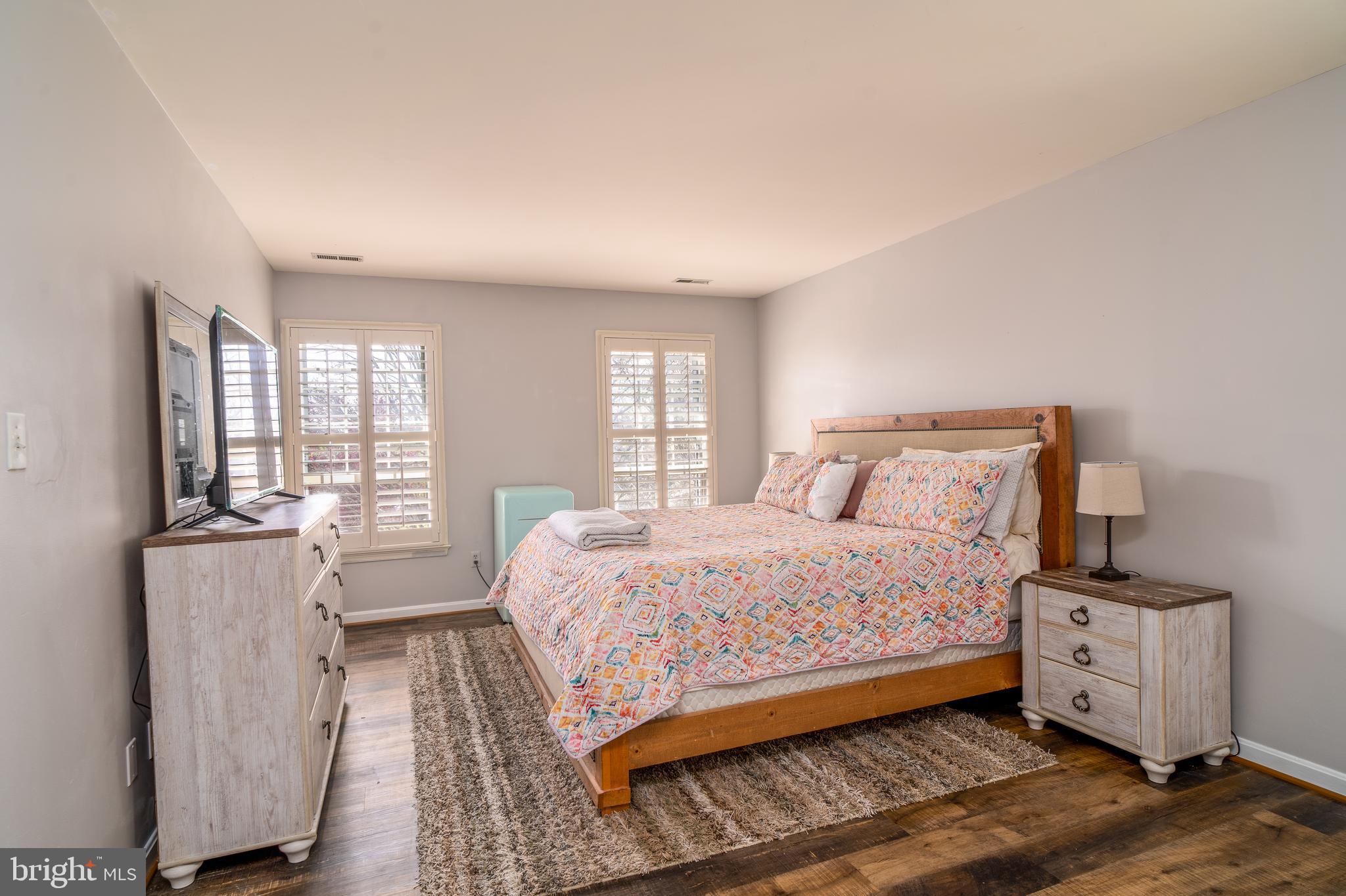 CRYSTAL LAKE - Residential