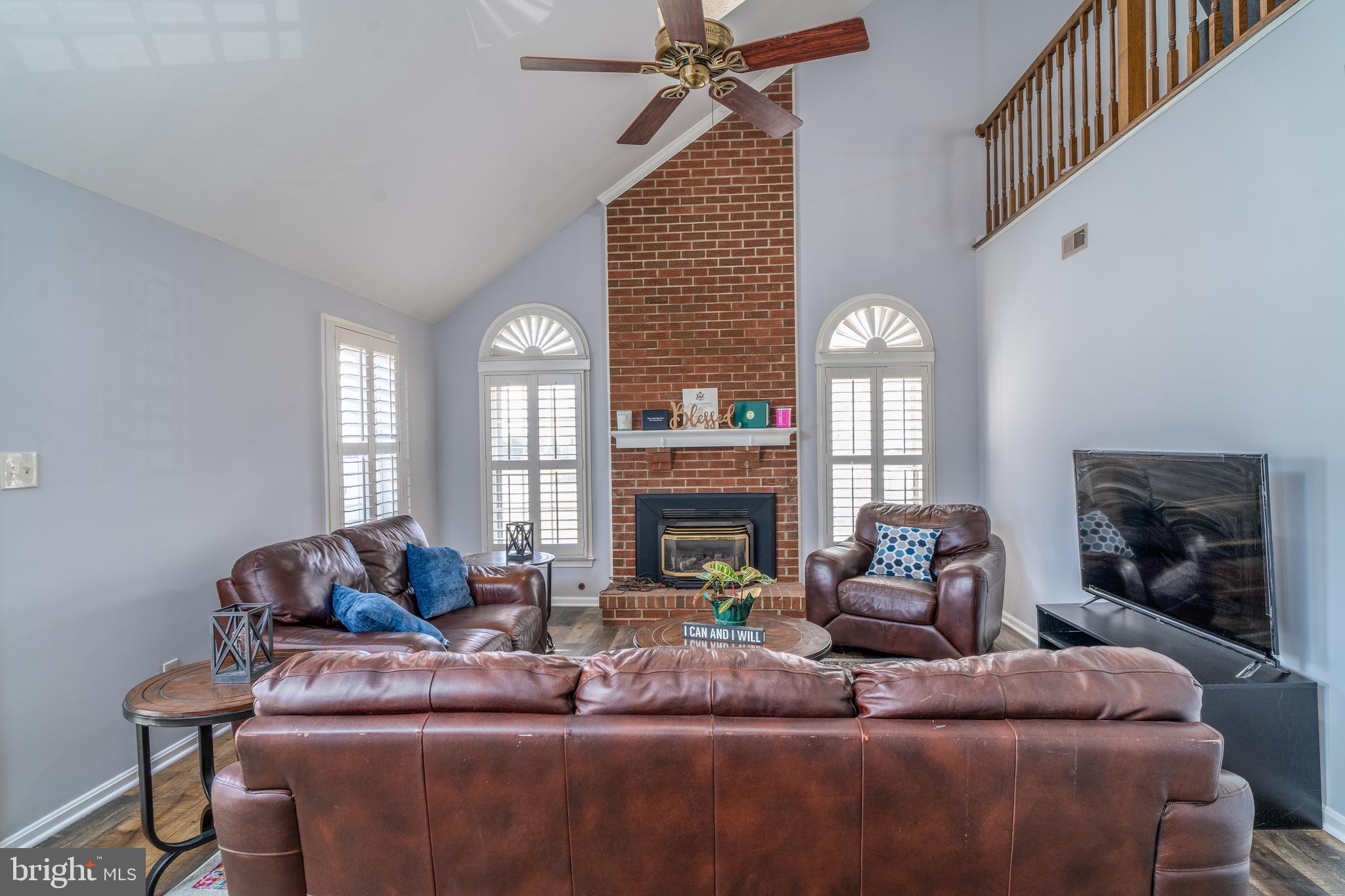 CRYSTAL LAKE - Residential