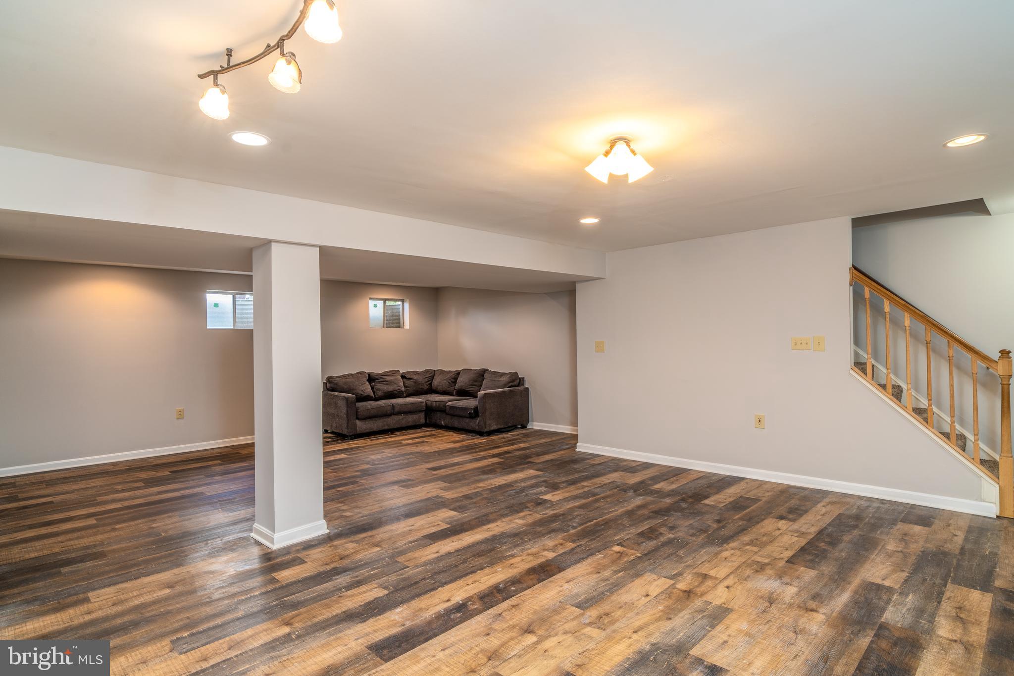 CRYSTAL LAKE - Residential