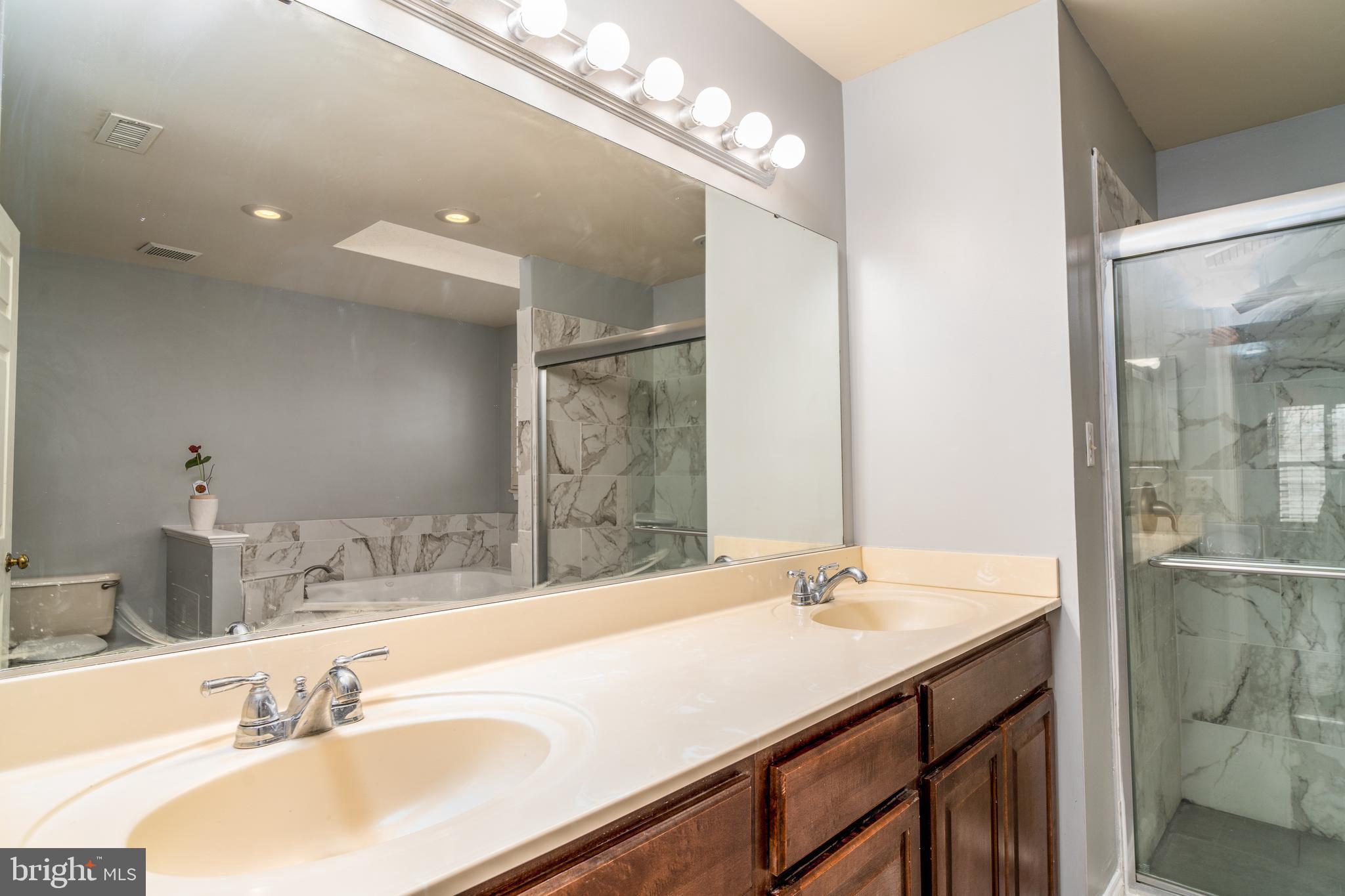 CRYSTAL LAKE - Residential